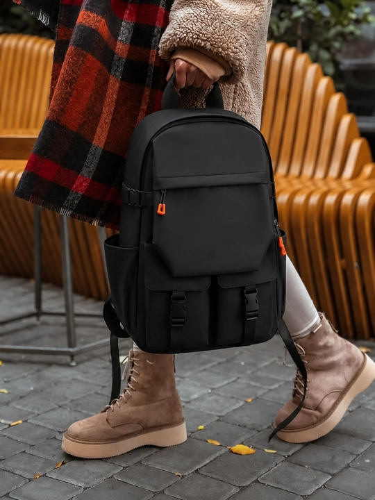 Qora rangli ko‘p cho‘ntakli ryukzak, kundalik foydalanish va shahar yurishlari uchun qulay