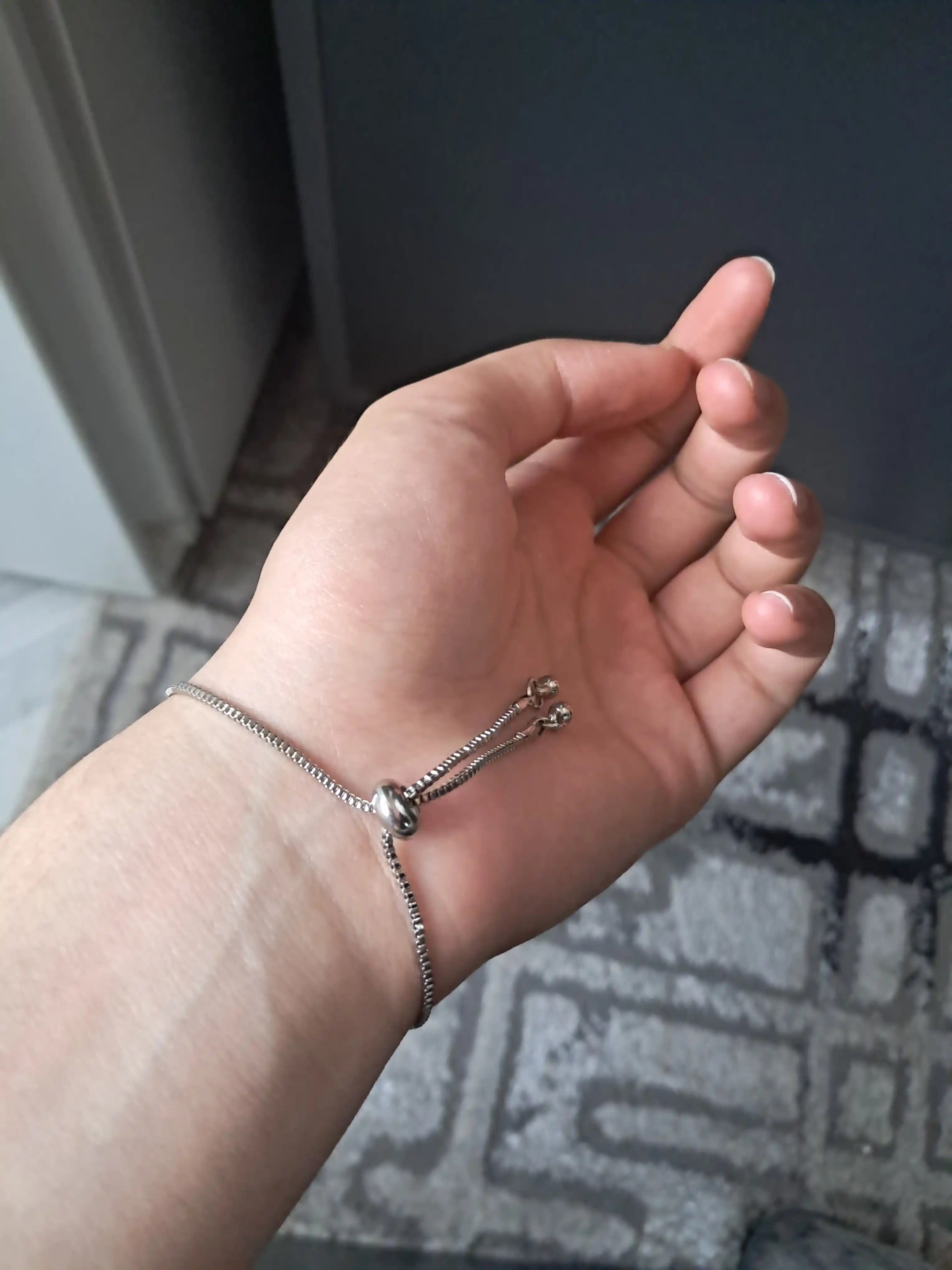 Qo‘l uchun ayollar bilaguzugi, o‘lchamsiz