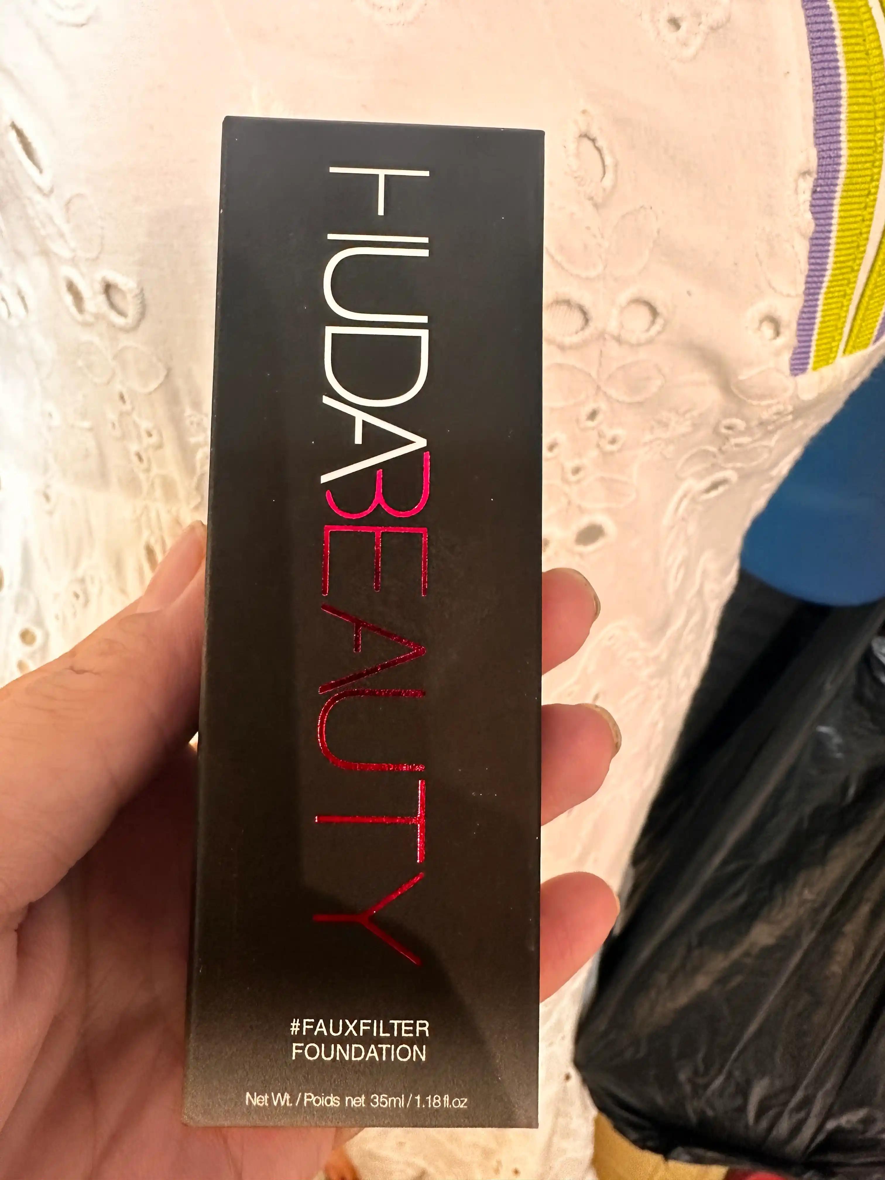 Тональный крем для лица Huda Beauty, увлажняет, с натуральным финишем