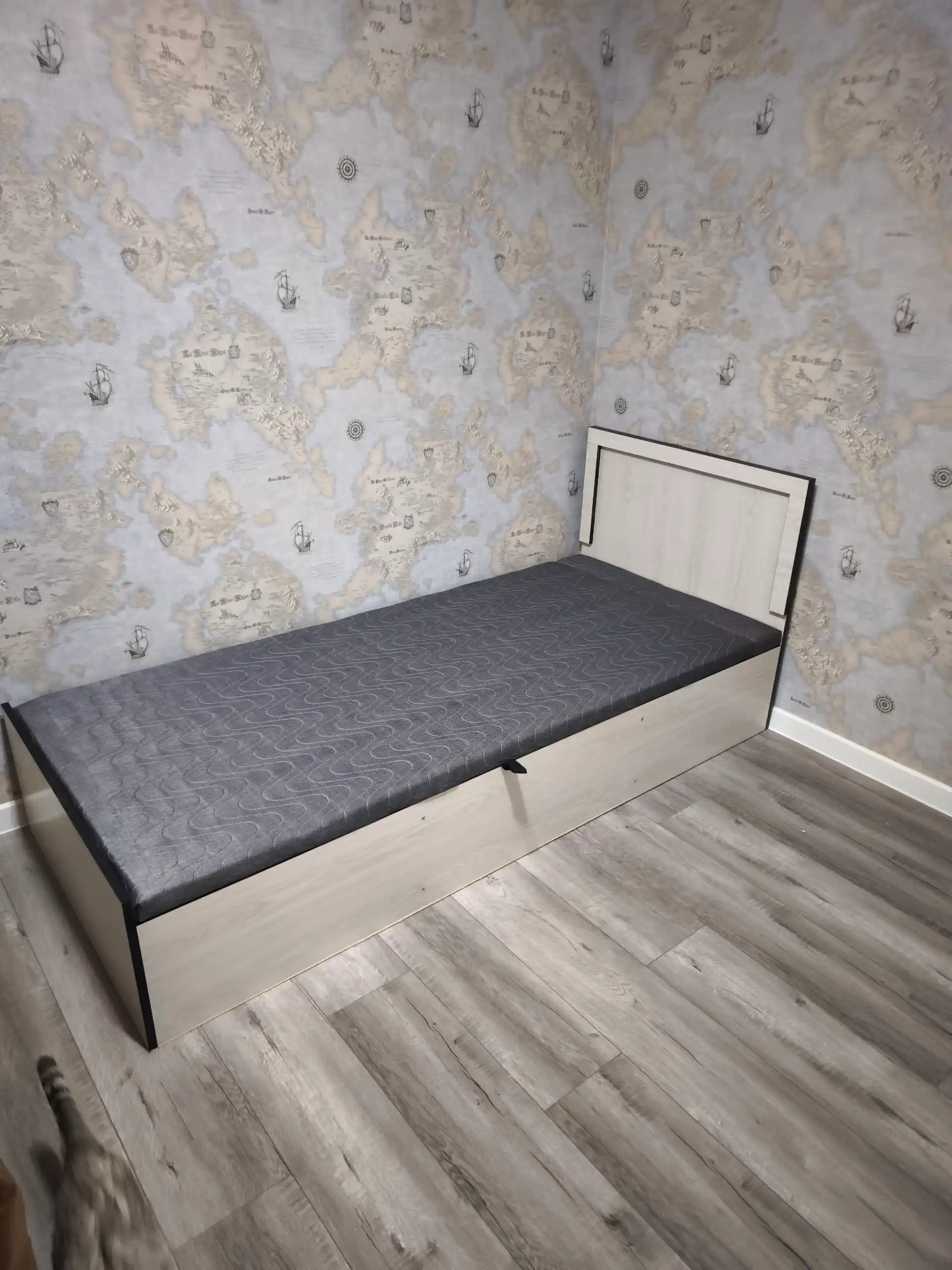 Bir kishilik to'shak, matras bilan