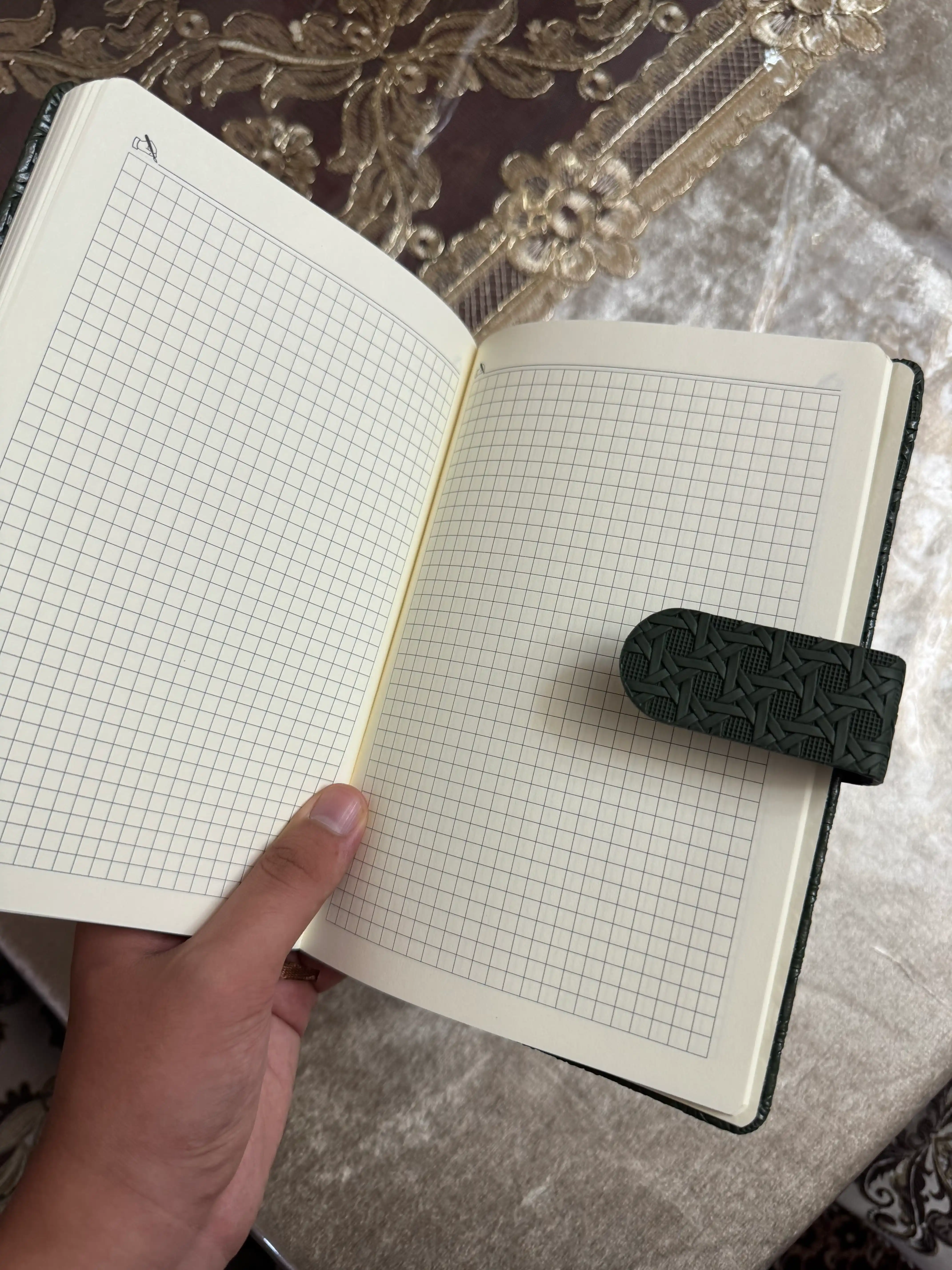 Premium A5 bloknot — qisqichli, zamonaviy va qulay kundalik