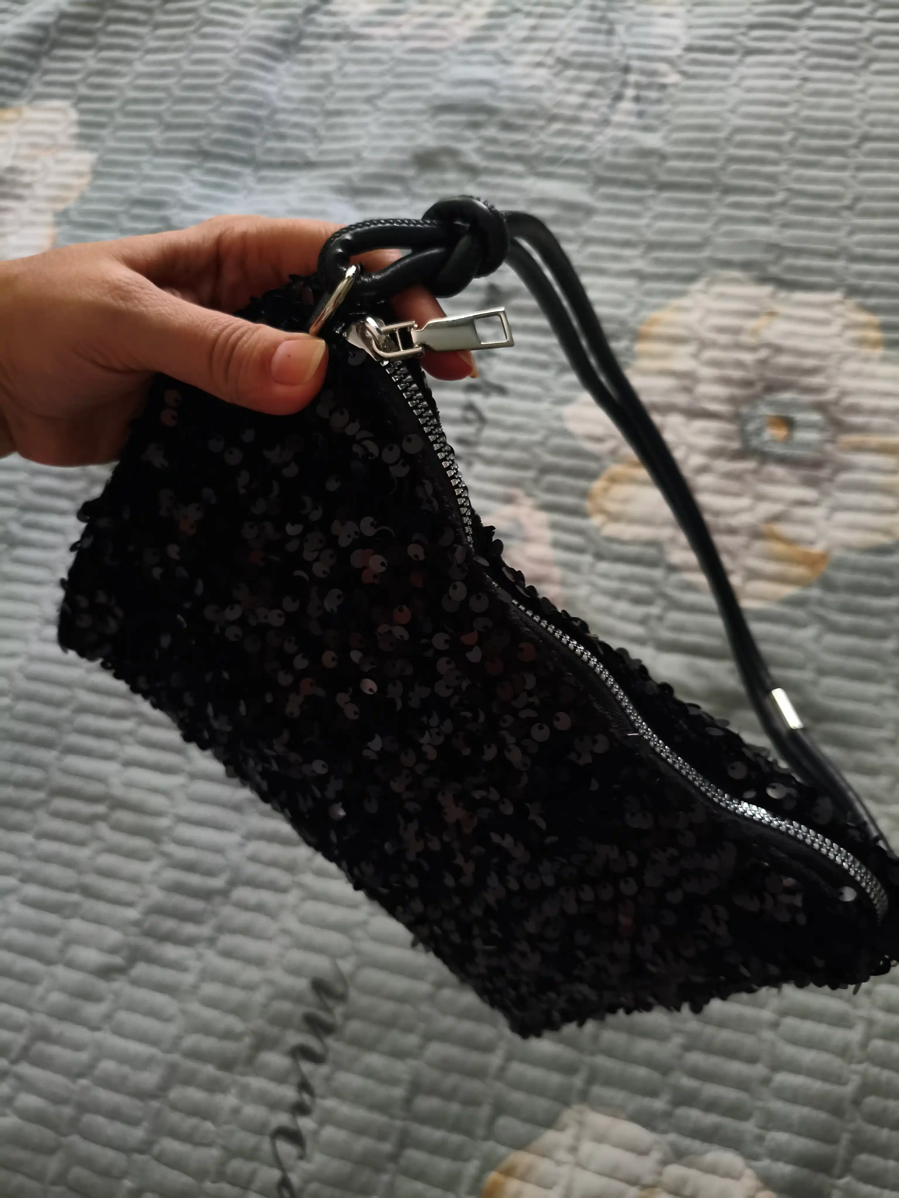 Ayollar uchun yelkali payetli mini sumka
