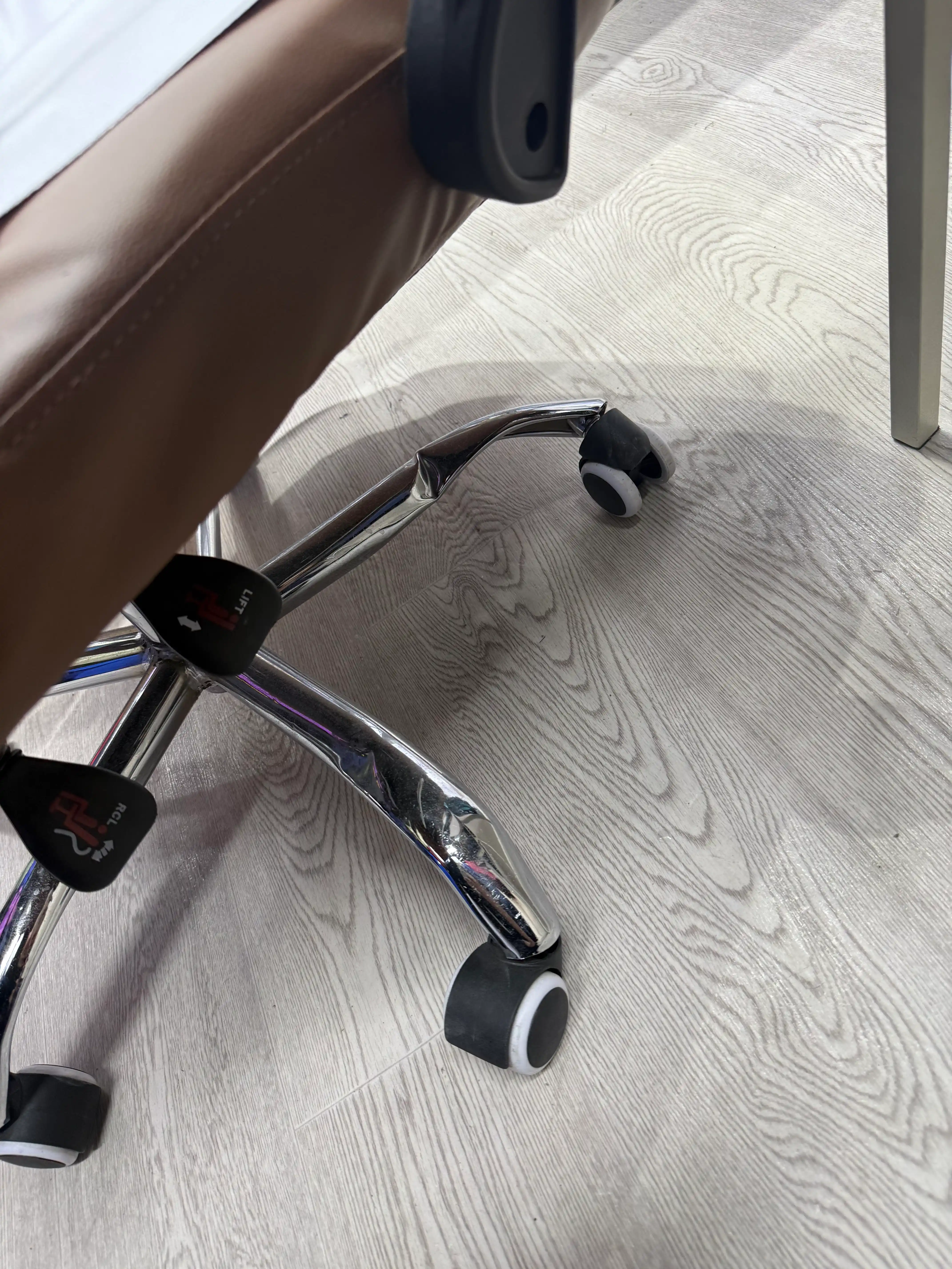 Uy va ofis uchun bel tayanchiga ega ergonomik kompyuter kreslosi