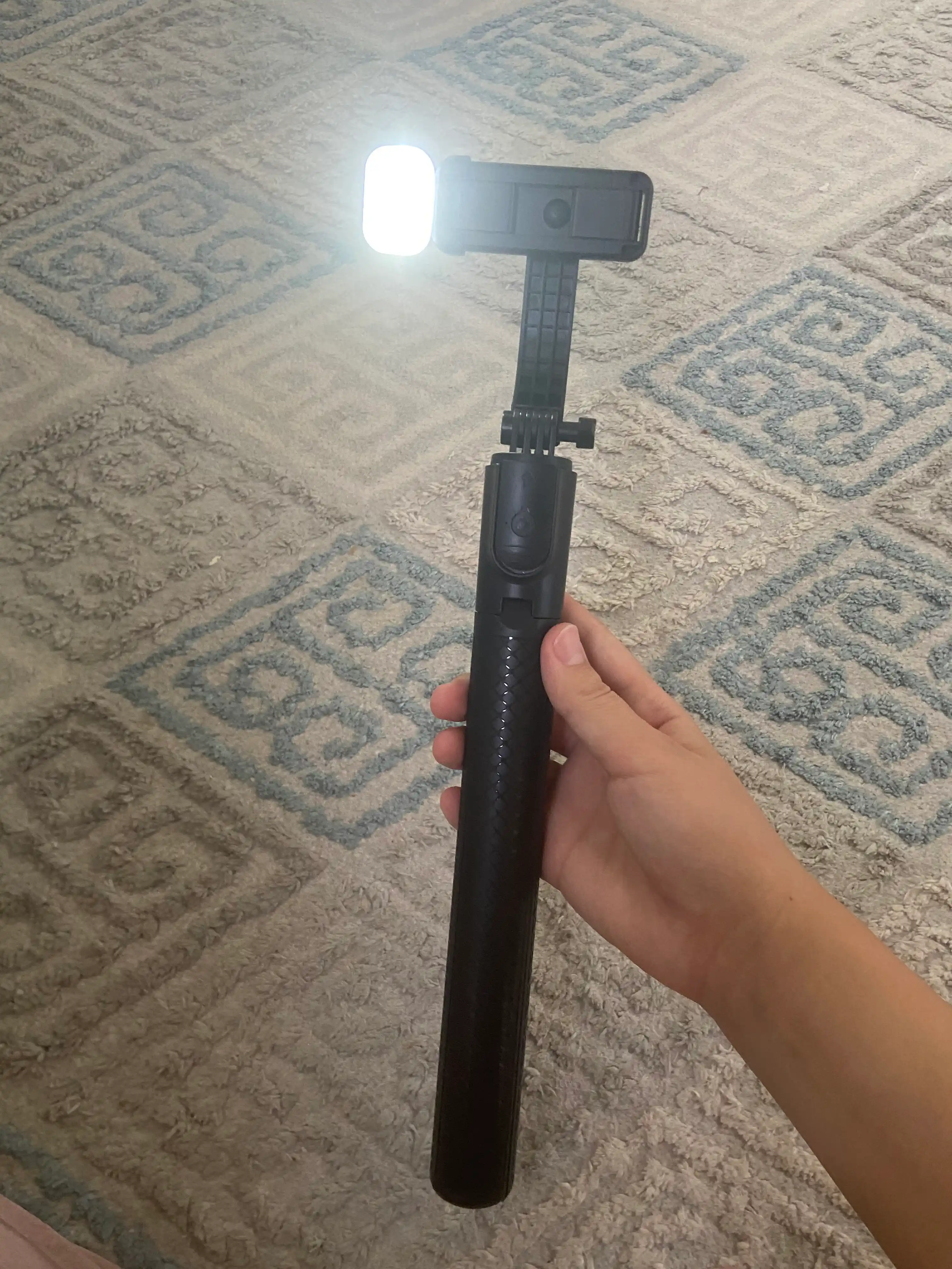 3 tasi 1 da shtativ: Bluetooth masofadan boshqarish pulti, LED chiroqli selfi tayoqchasi