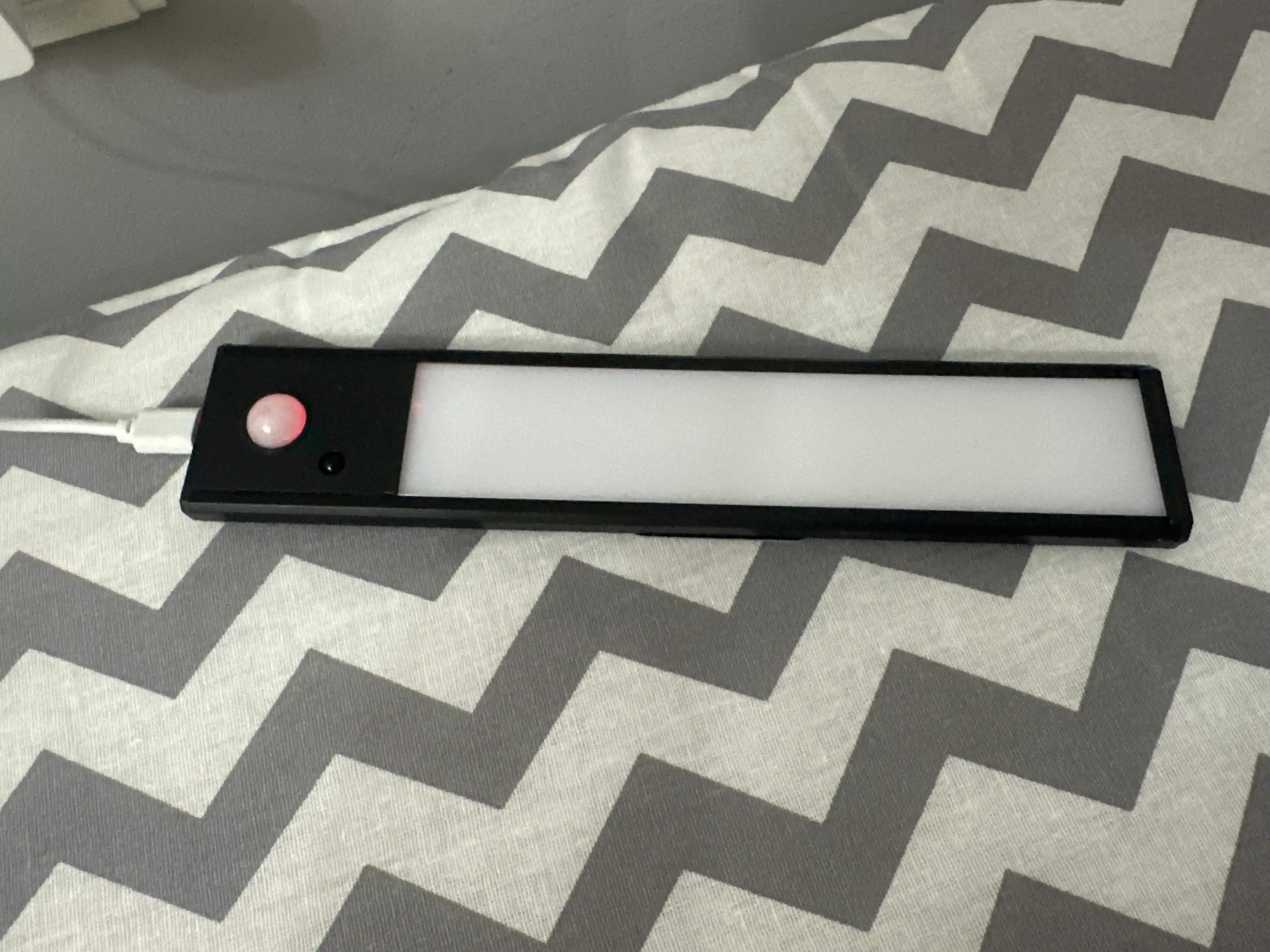 Alyuminiy aqlli LED-yoritgich, harakat datchigi, magnitli mahkamlash, Type-C, akkumulyator