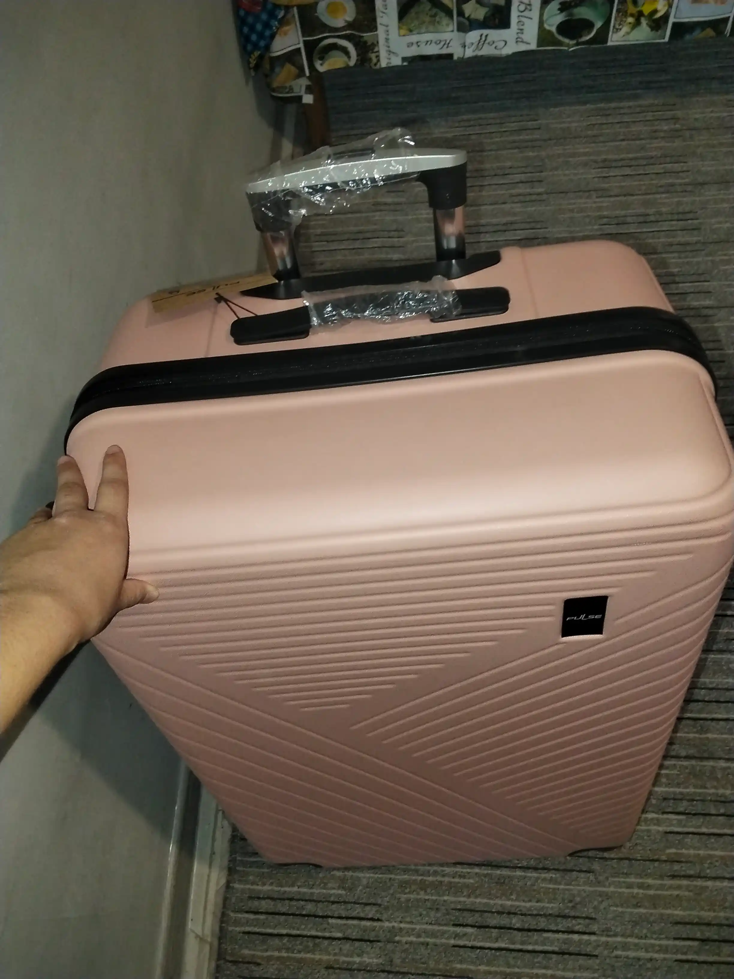 Sayohat chamadoni S M L, kodli qulfli, ABS-plastikdan tayyorlangan  360° g‘ildirakli
