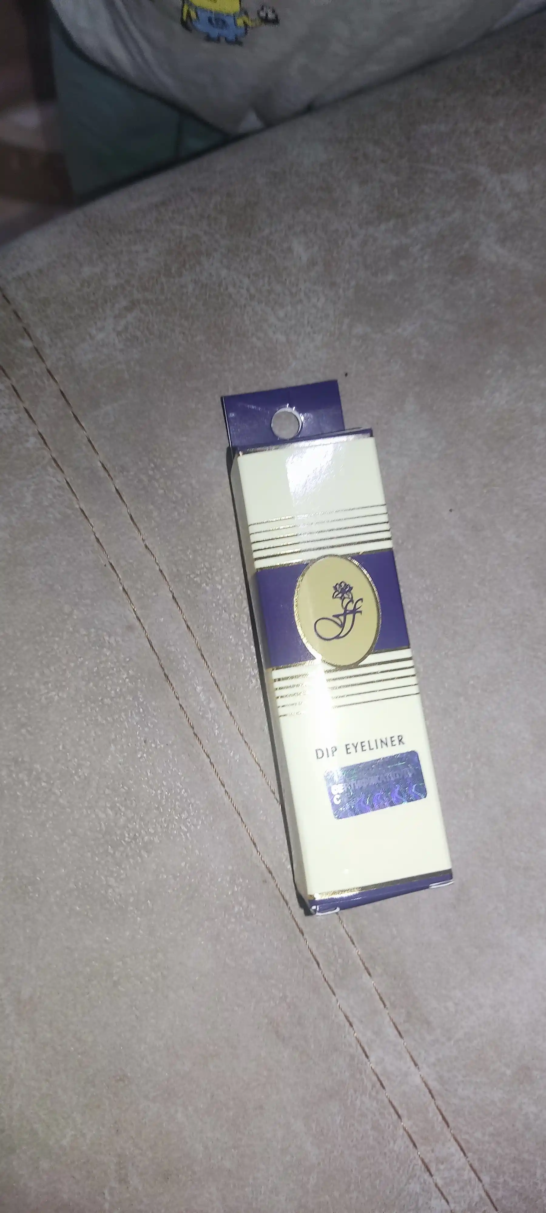 DIP EYELINER ko‘z uchun 5,1 ml suvga chidamli, ingichka mo‘yqalamli, qulay tutqich
