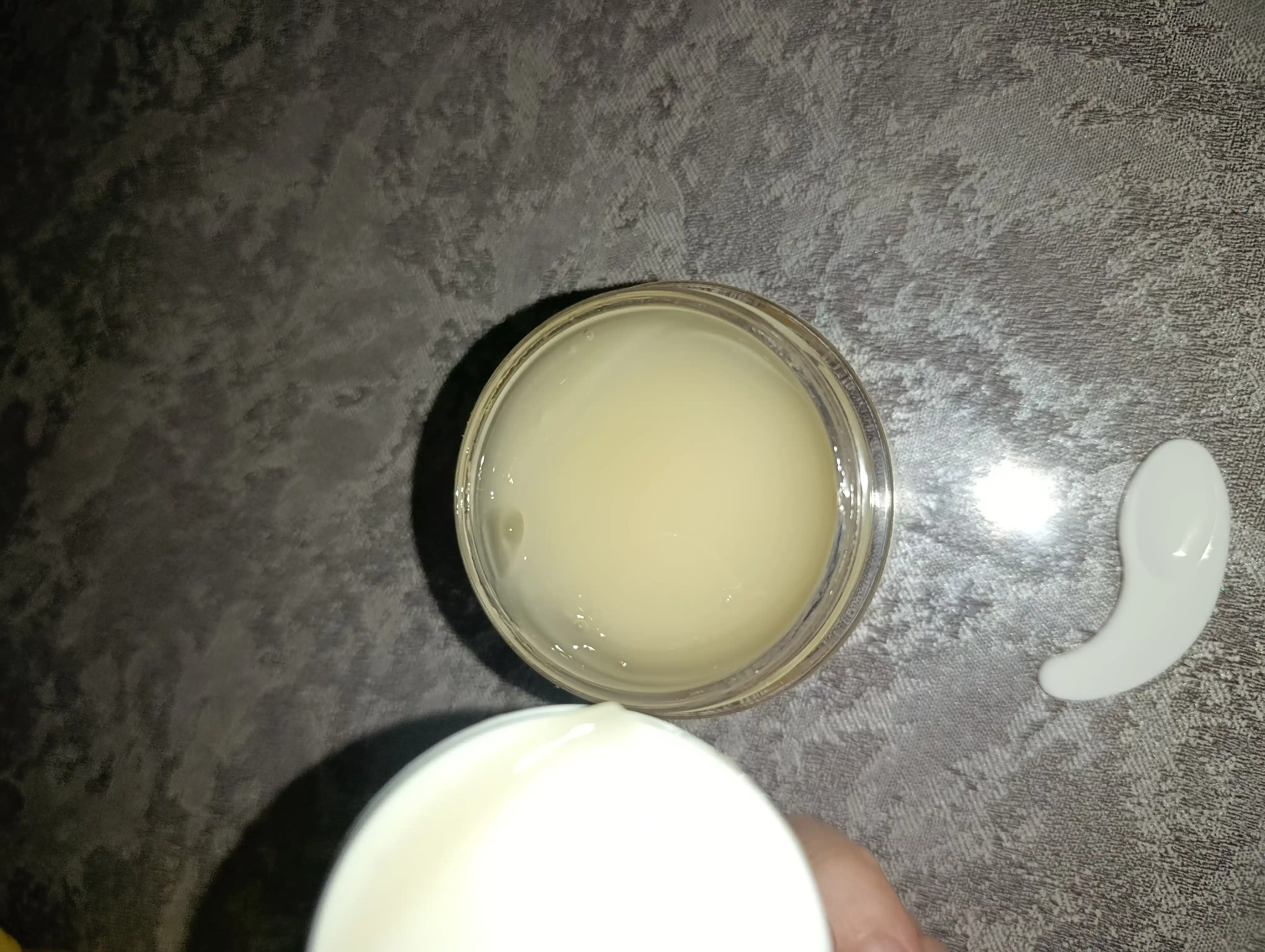 Axis-Y niatsinamidli pigmentatsiyaga qarshi krem Dark Spot Glow Cream