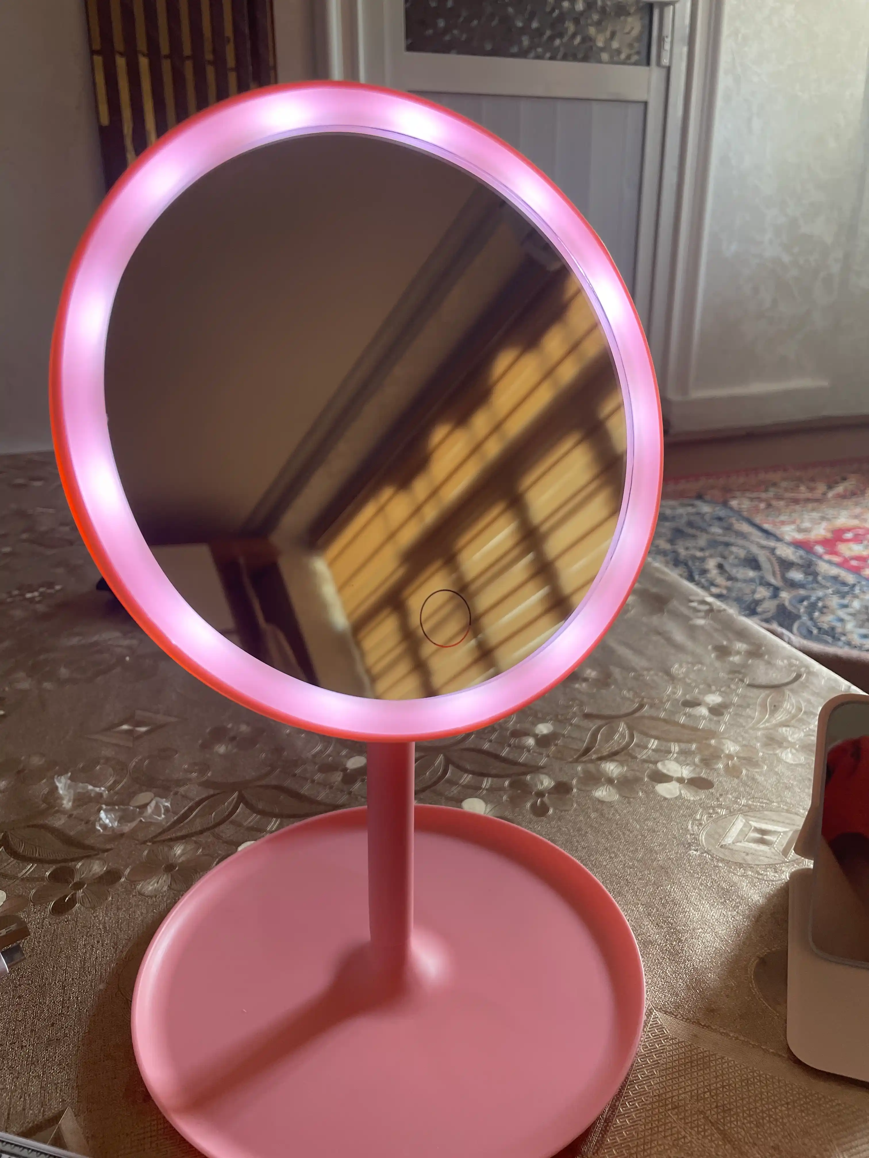 LED yoritgichli kosmetik stol oynasi - bo'yanish uchun yoritish
