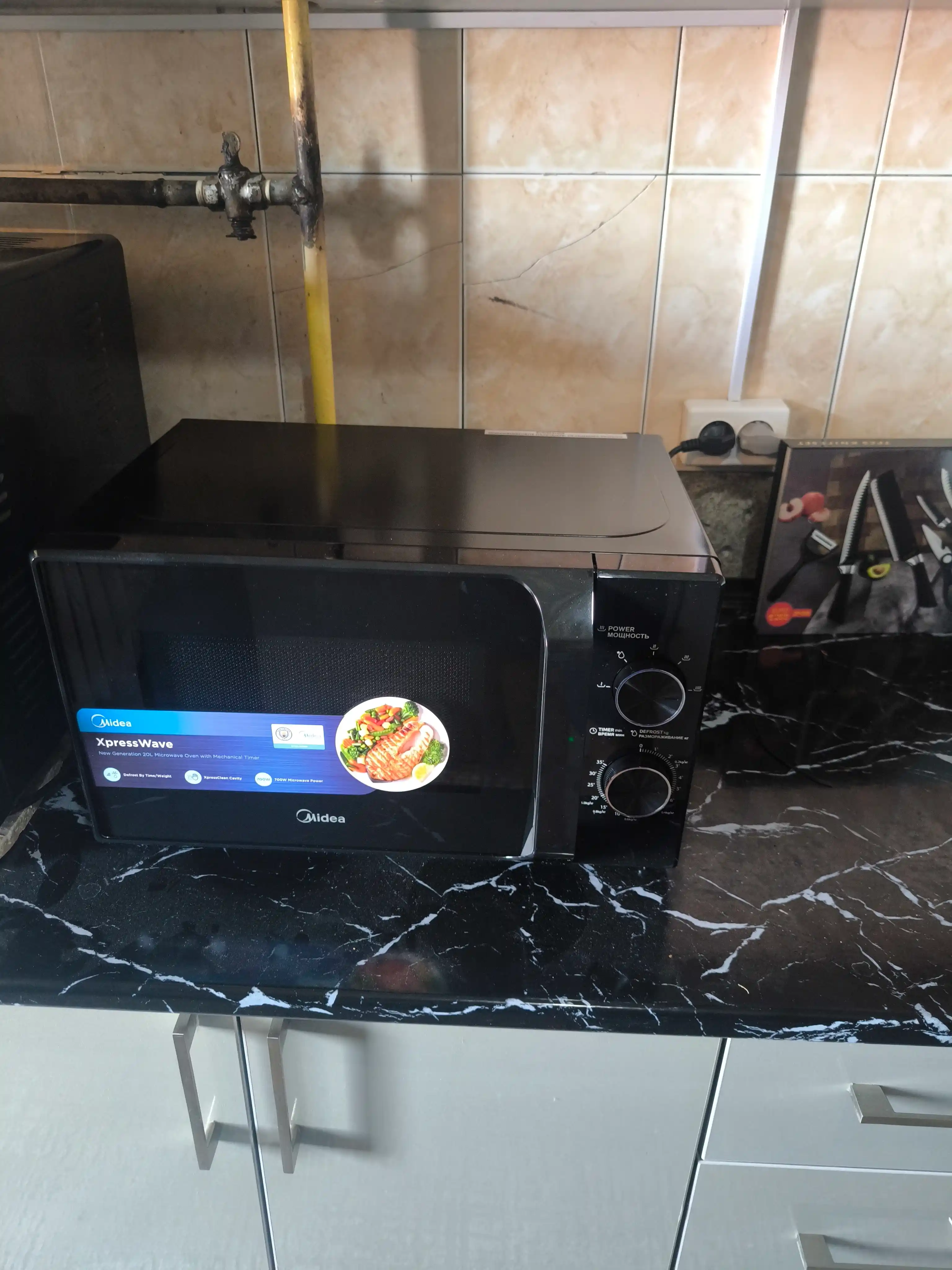 Midea MM 720C2MV Mikroto'lqinli pech, 8 ta dastur, bug' bilan tozalash tizimi