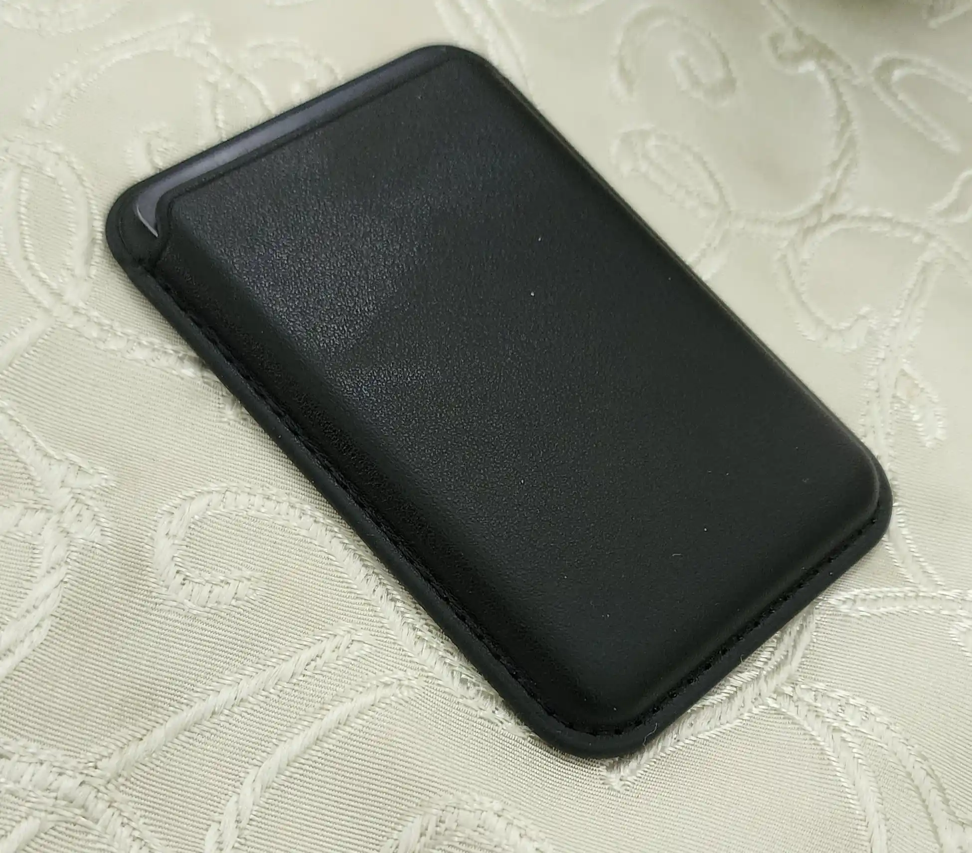 IPhone uchun MagSafe kartxolder, bank kartalari uchun
