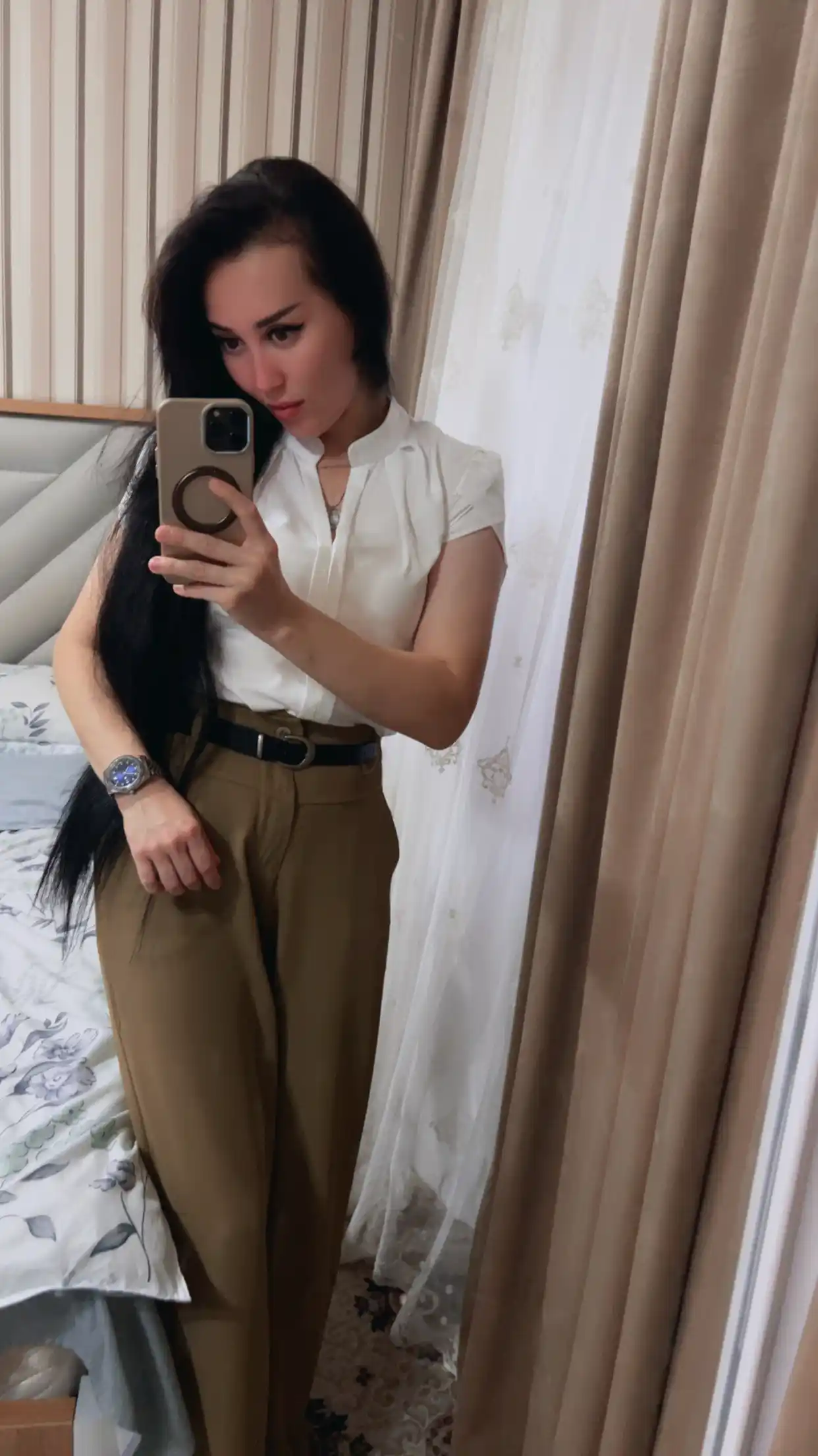 Qisqa yengli ayollar ko'ylagi