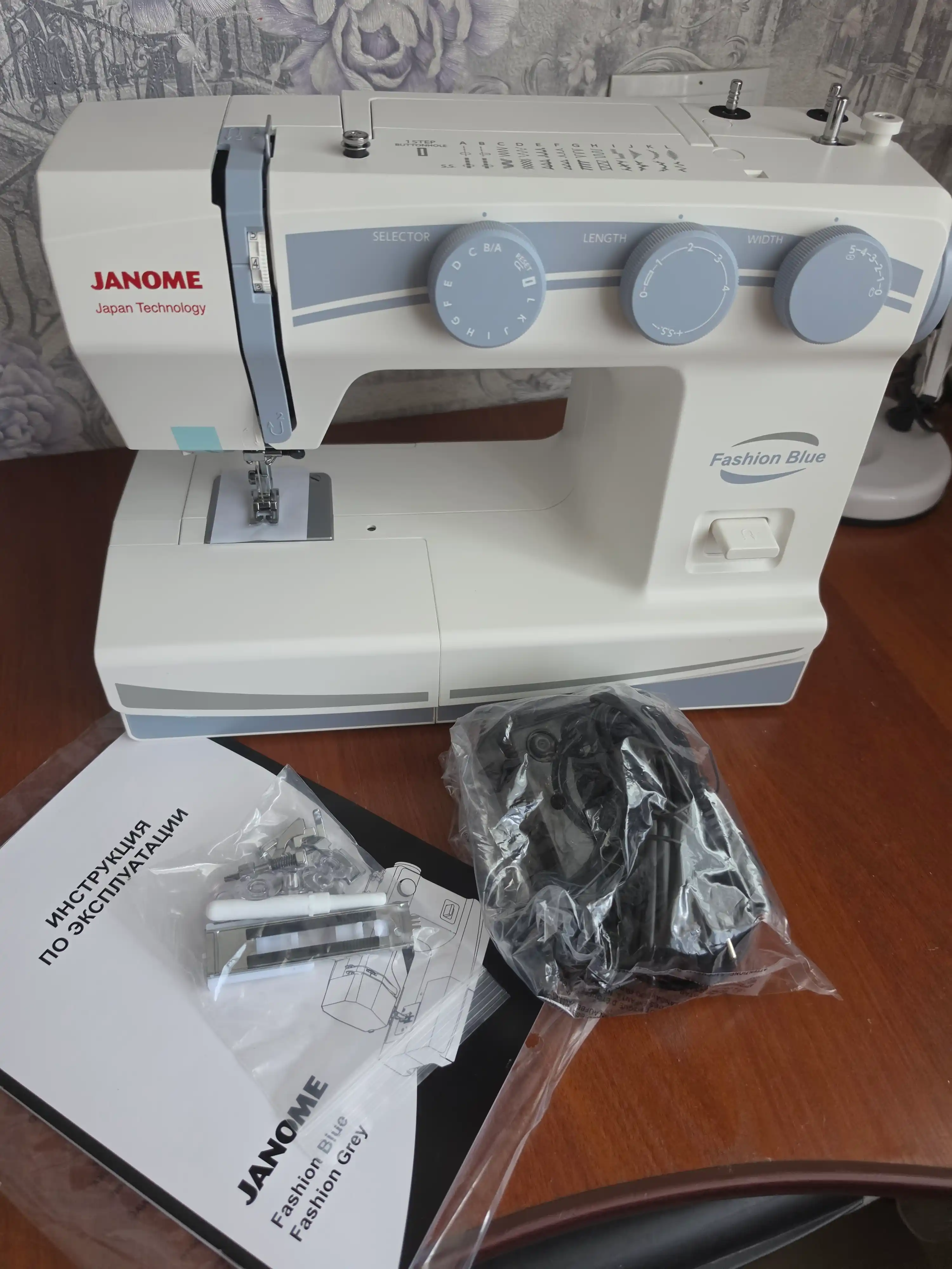 Elektromexanik tikuv mashinasi Janome Fashion Blue, 25 tikuv operatsiyalari