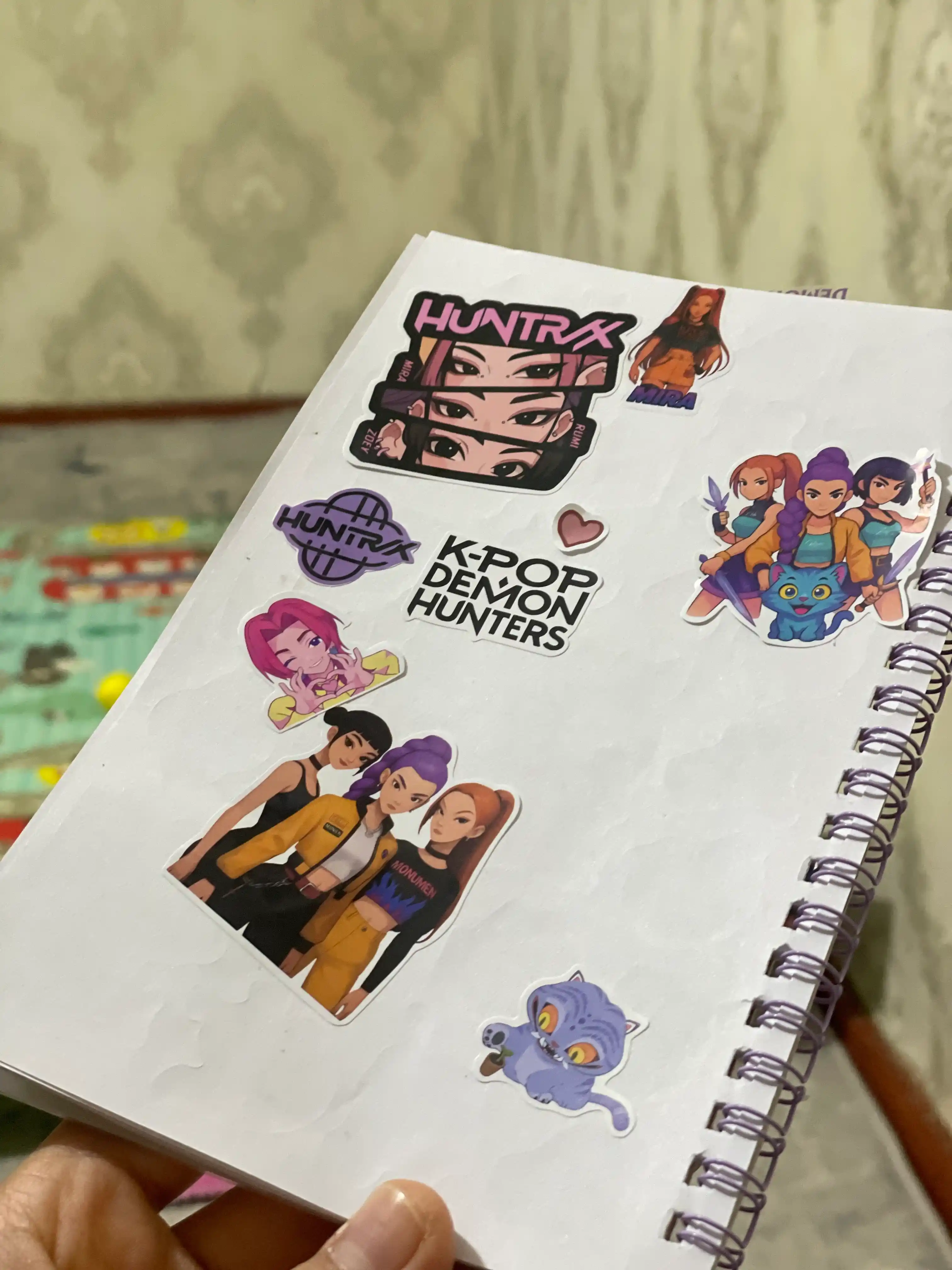 Стикербук K-pop Demon Hunters