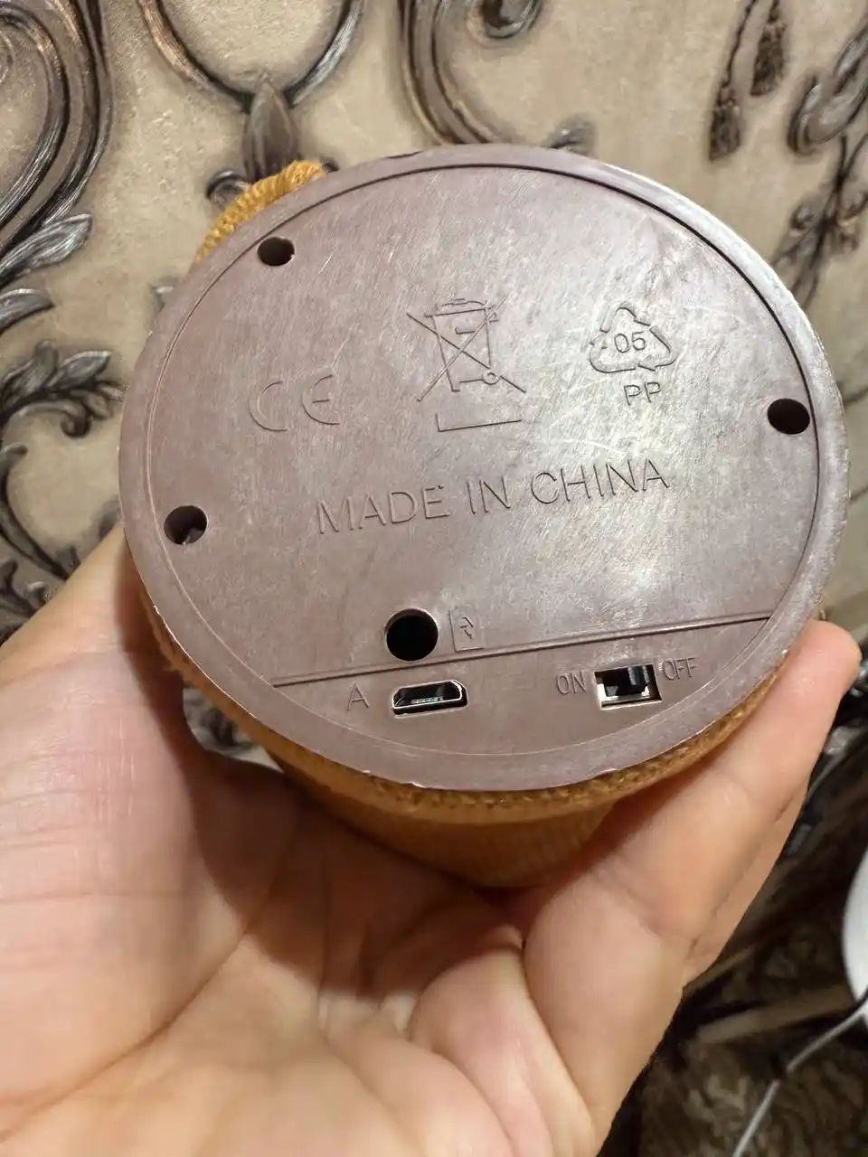 Interaktiv kaktus o‘yinchog‘i raqsga tushadi va taklifni qaytaradi. USB orqali quvvat olish