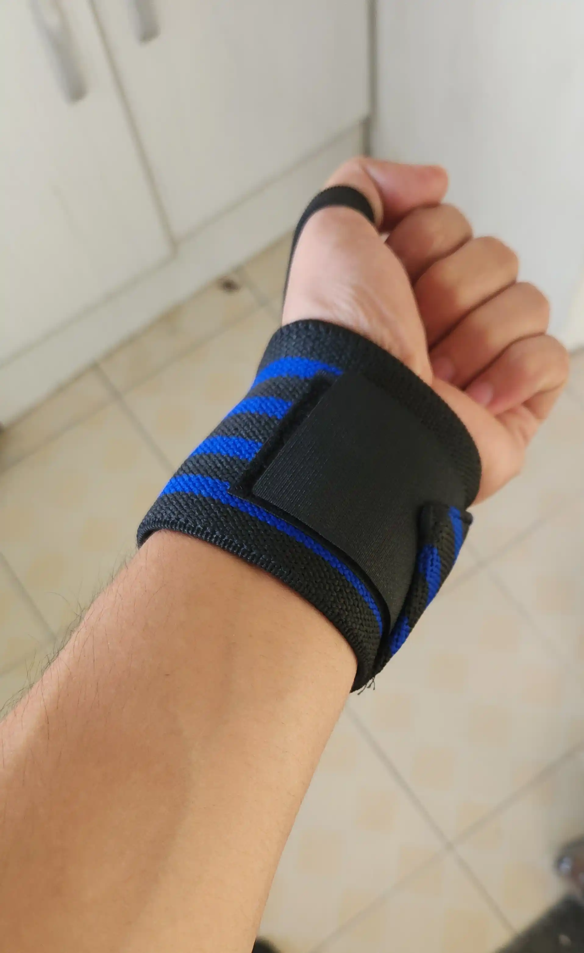 Sport qo‘lqoplari, bintlar, siqish uchun qo‘l bog‘ichlari, 2 dona