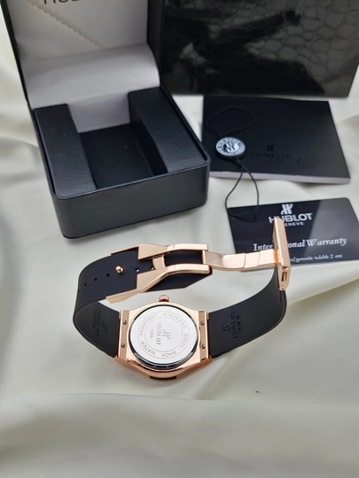 Erkaklar qo‘l soati Hublot Quartz – Mineral shisha, silikon remeshok, sana ko‘rsatkichi