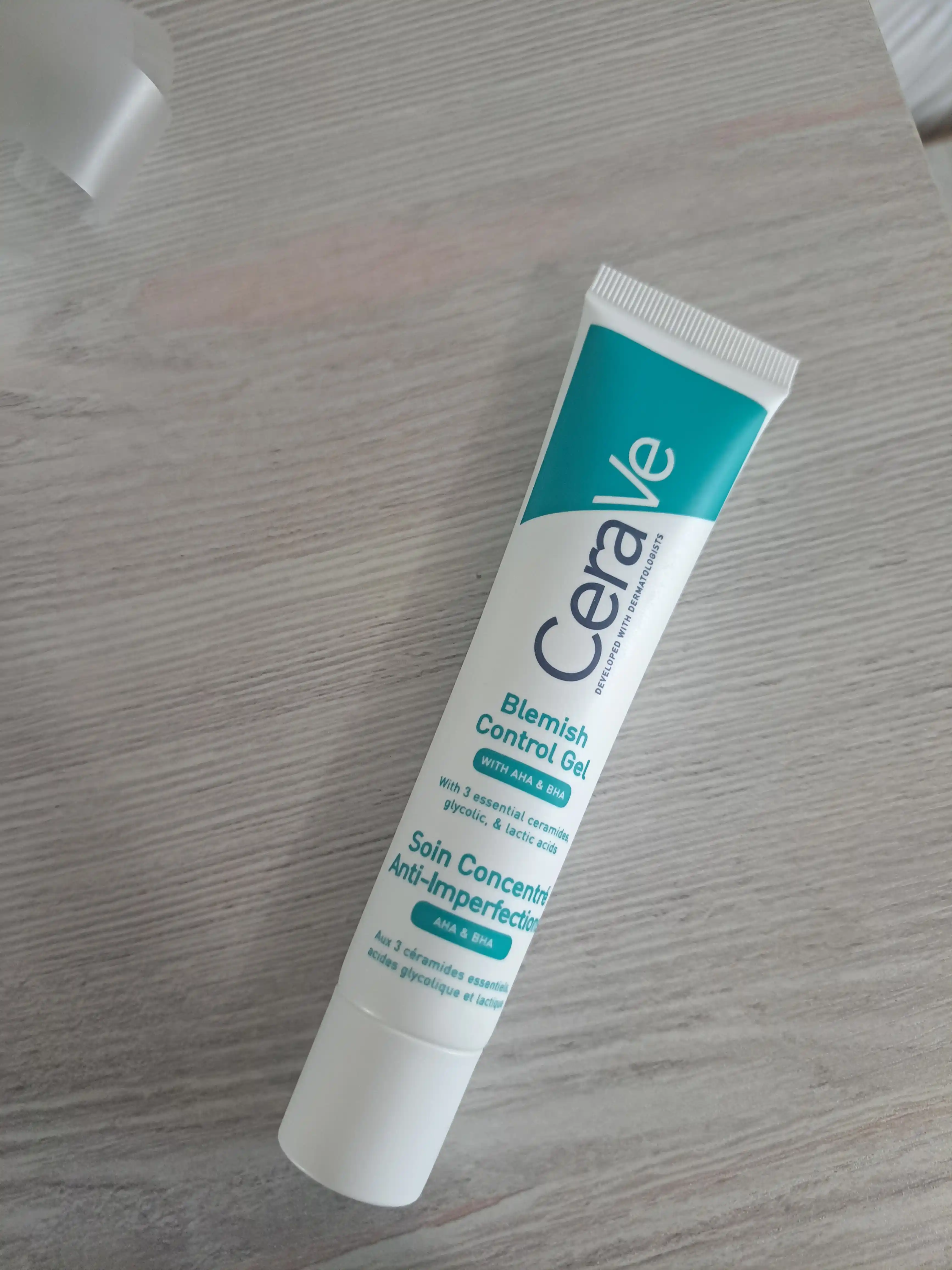 Гель против несовершенств кожи лица CeraVE Soin Concentre Anti Imperfections