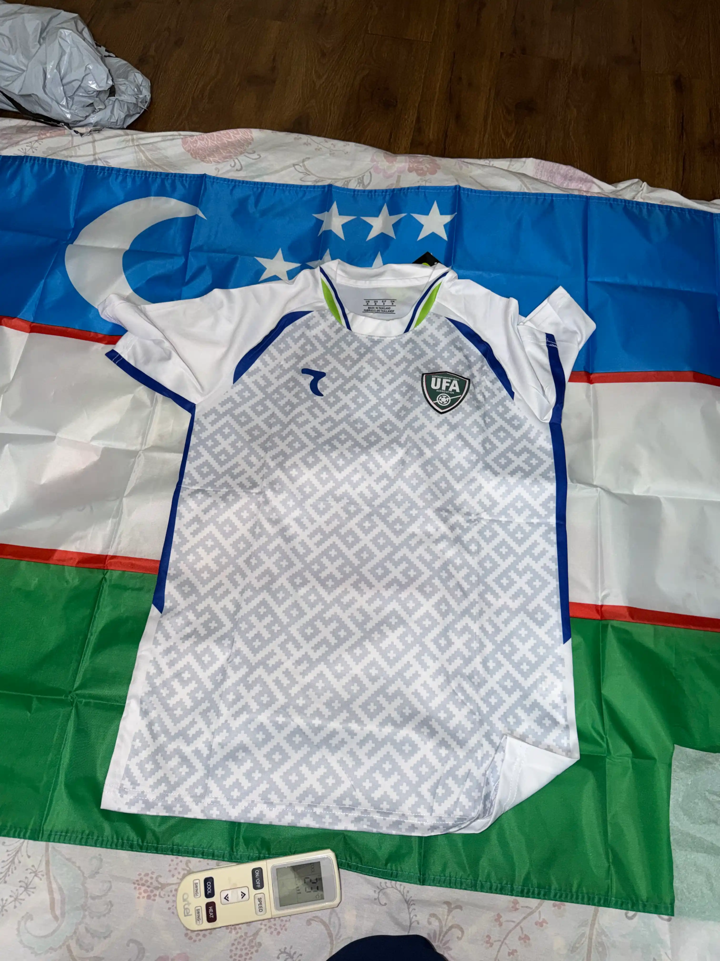O‘zbekiston terma jamoasi atributikasi | Futbolka | 2 ta va 4 ta to‘plamlar | Bayroq