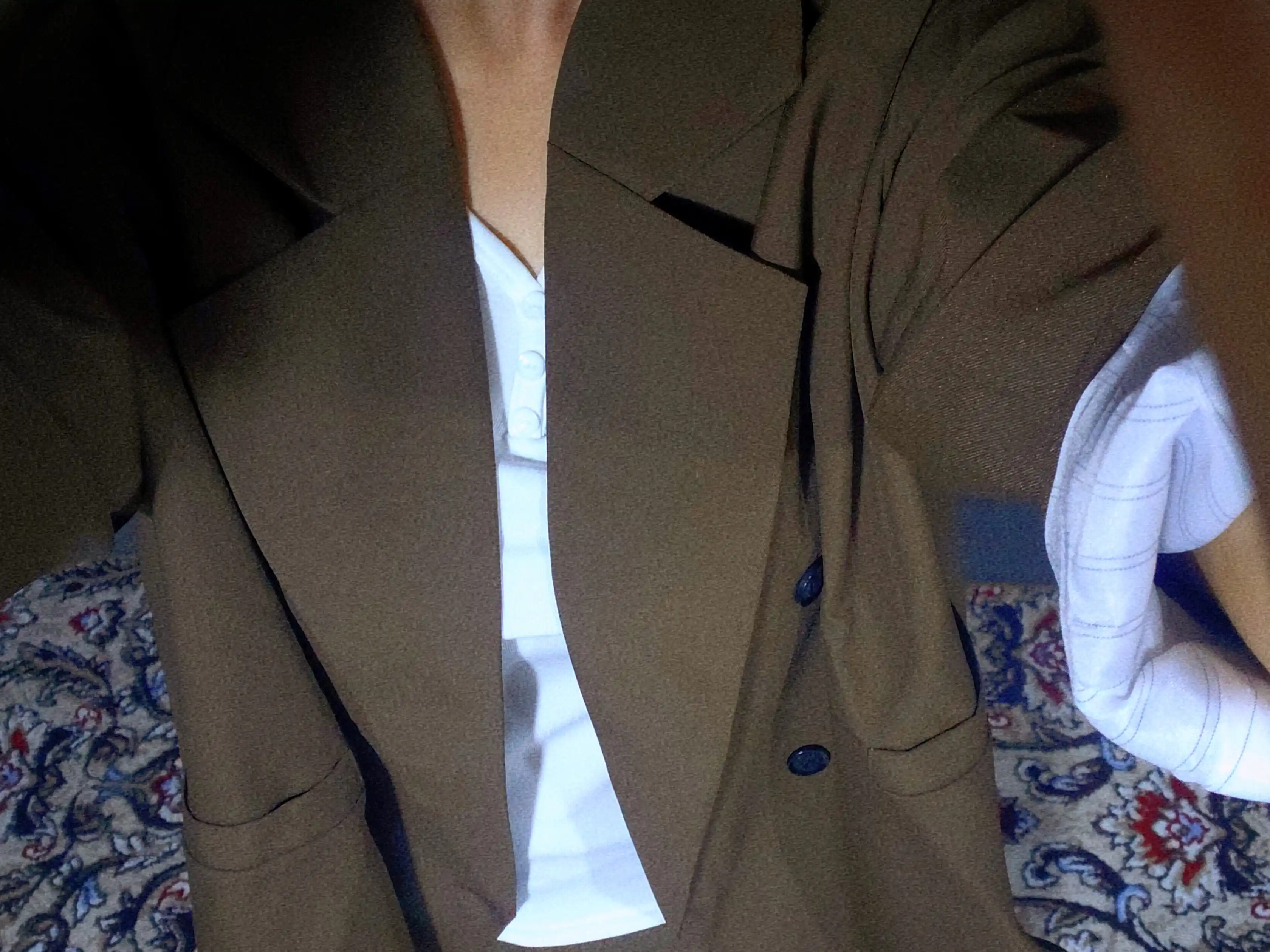 Женский пиджак oversize — не плотная, подходит для тёплых дней осени и весны