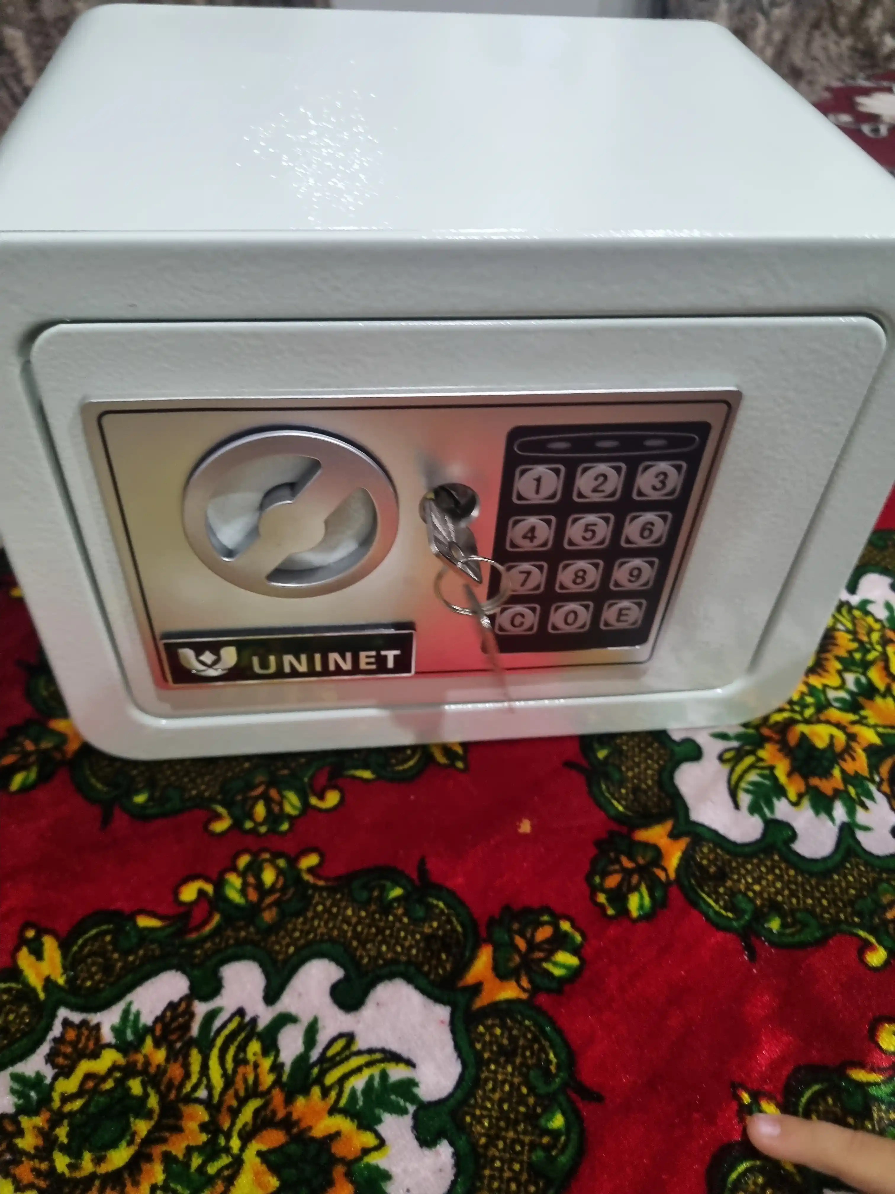 Uy va ofis uchun elektron mini seyf, ochish uchun kalit va parol, olcham: 17 * 23 * 17