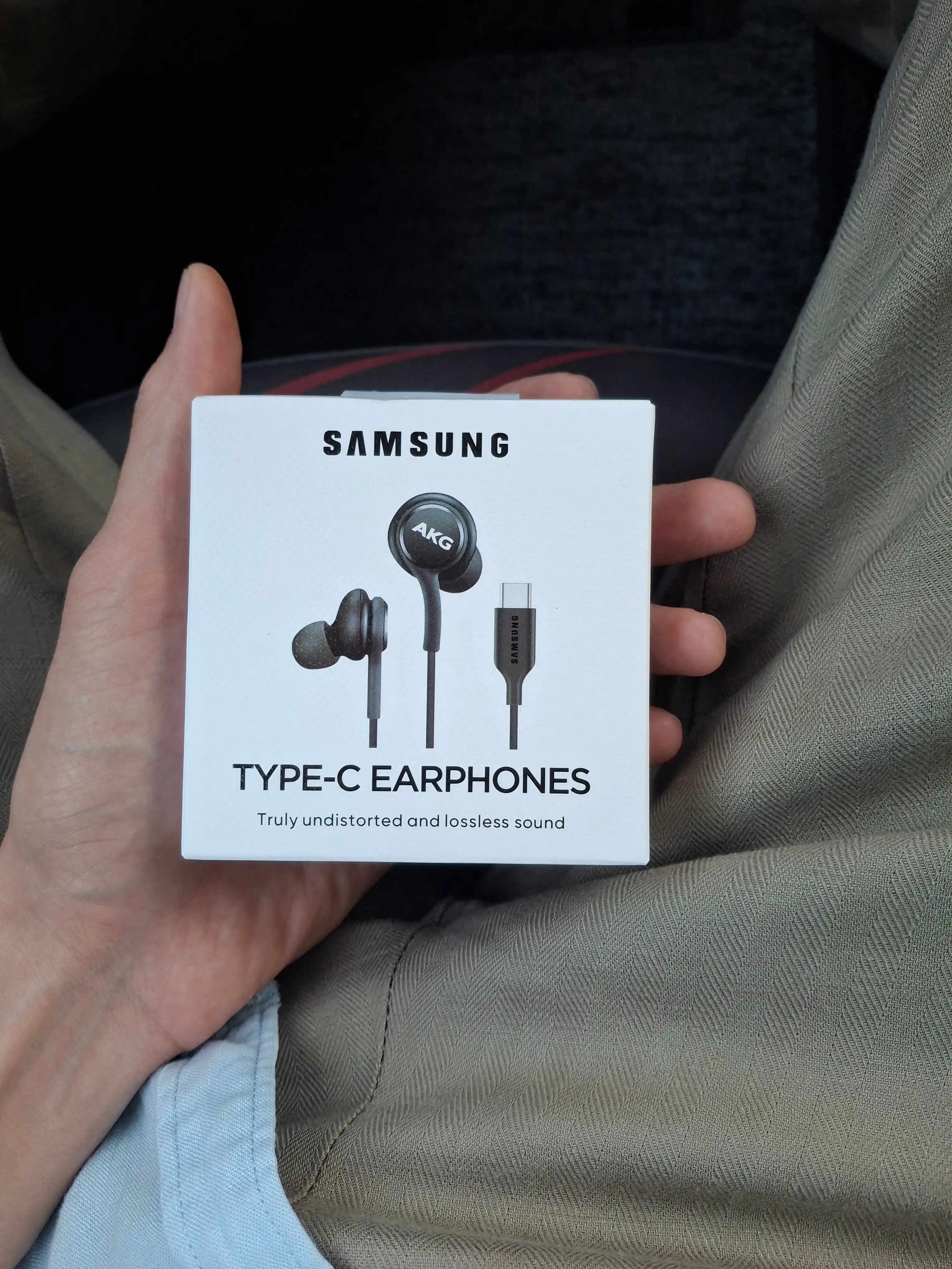 Samsung Type-C AKG quloqchinlari - kuchli ovoz va mikrofonga ega zamonaviy quloqchinlar