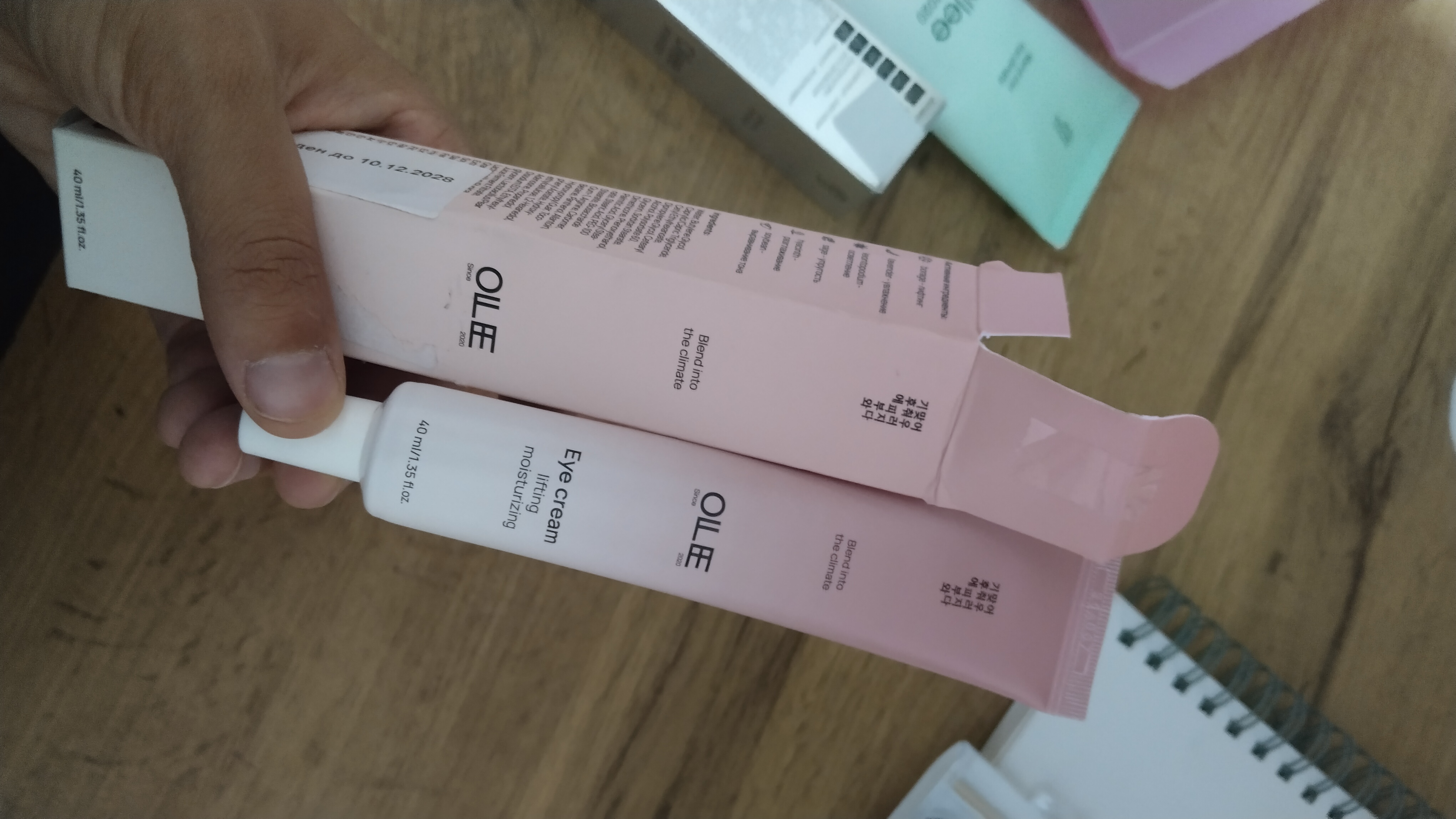 Ko‘z atrofi uchun OLLEE lifting kremi, ekstraktli namlantiruvchi va parvarishlovchi, 40 ml