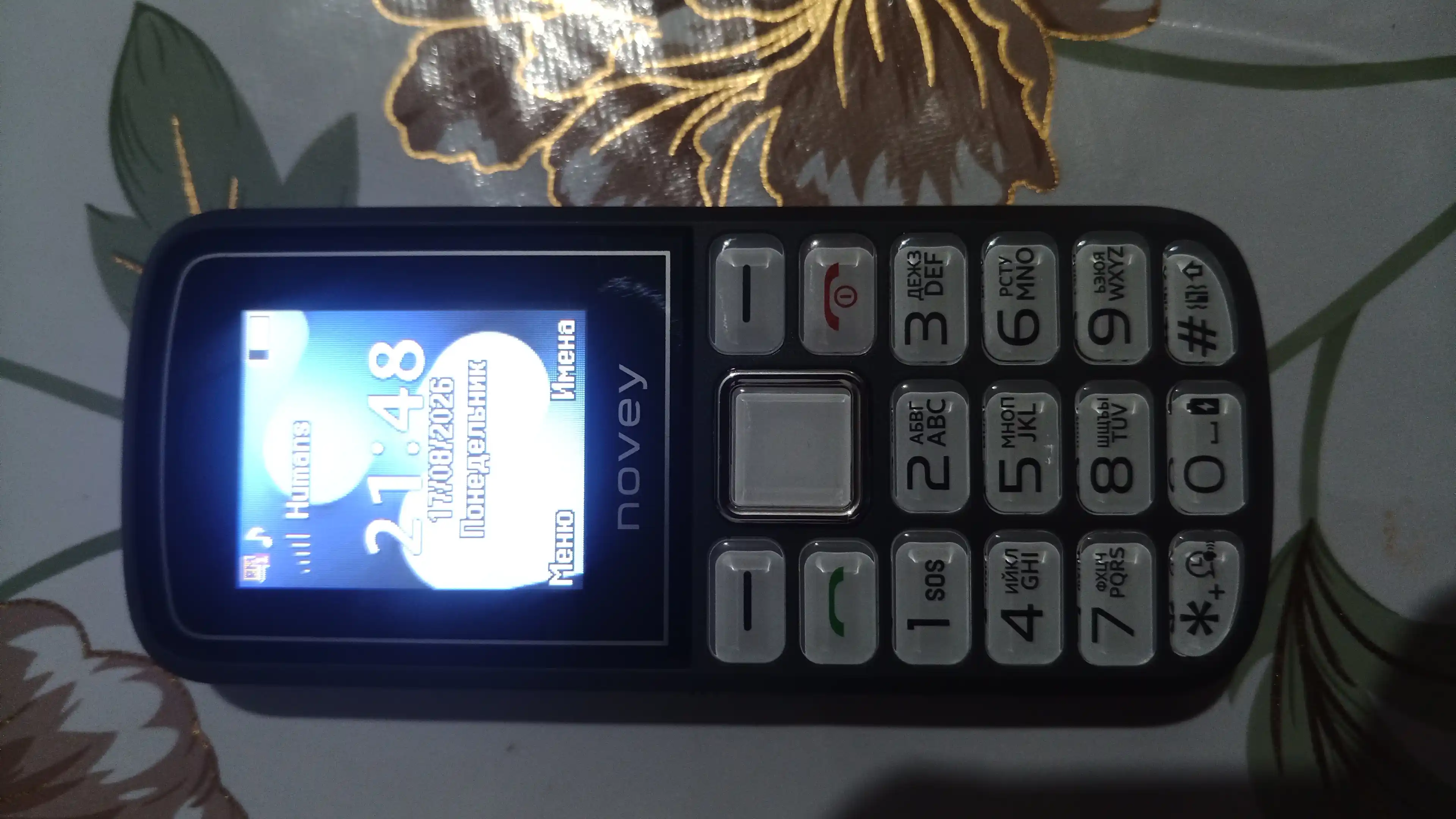 Novey 106 knopkali telefon, kamerasiz, 1 SIM, 4 rang