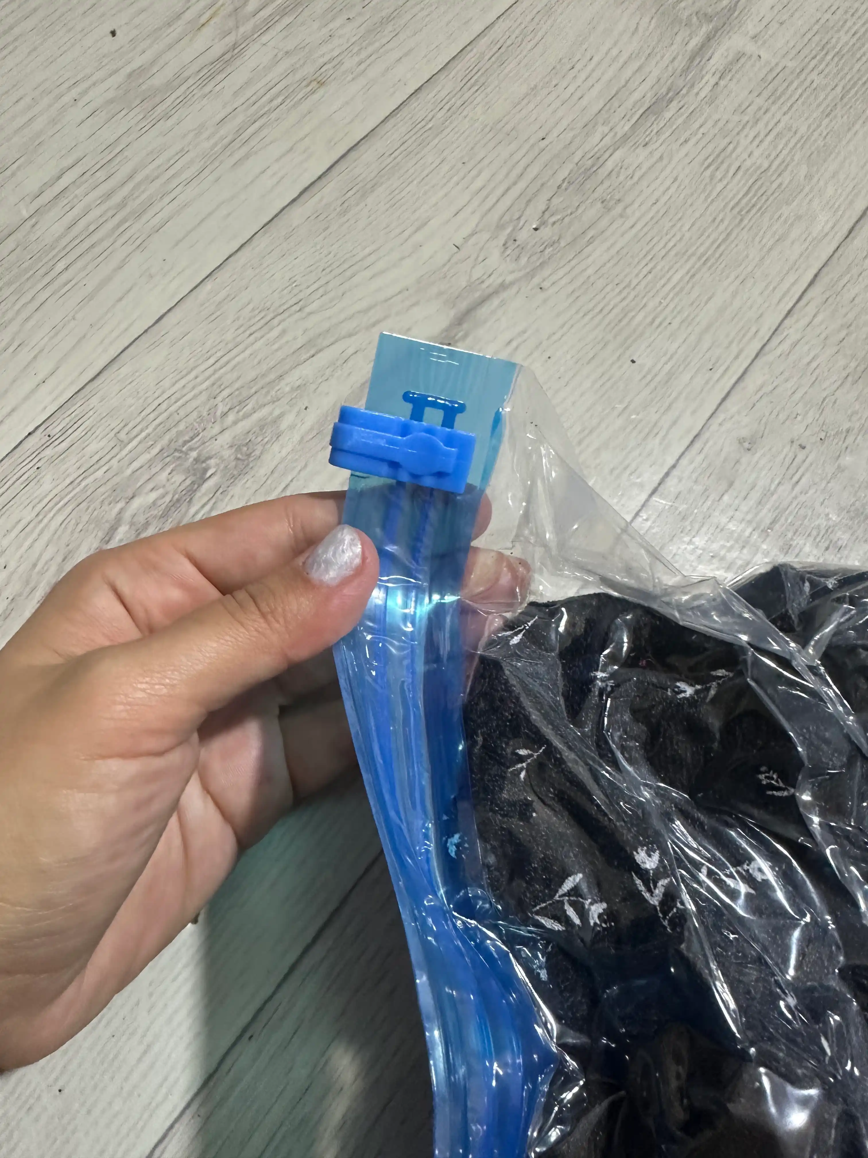 Kiyim va narsalarni saqlash uchun vakuumli paketlar