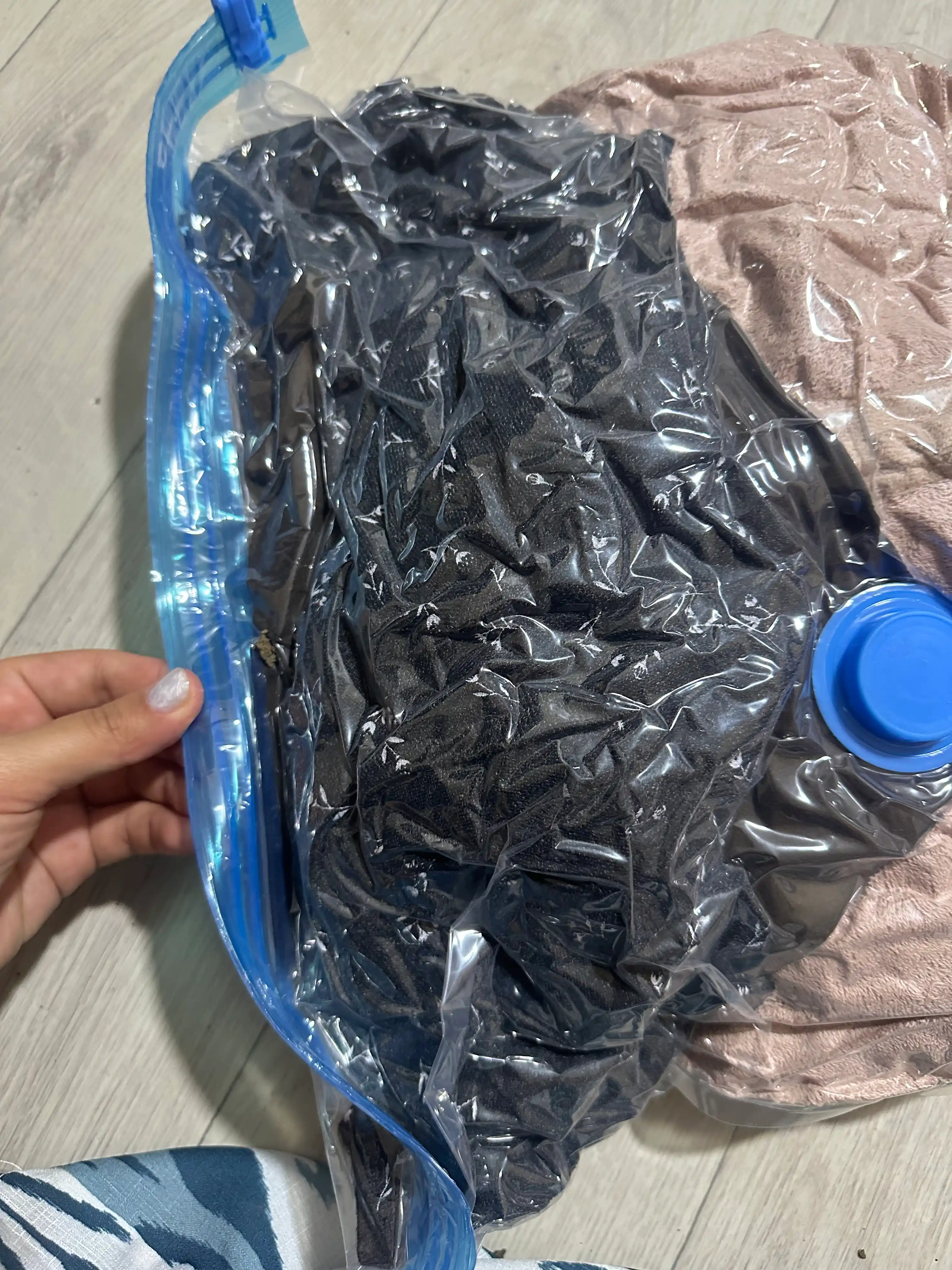 Kiyim va narsalarni saqlash uchun vakuumli paketlar