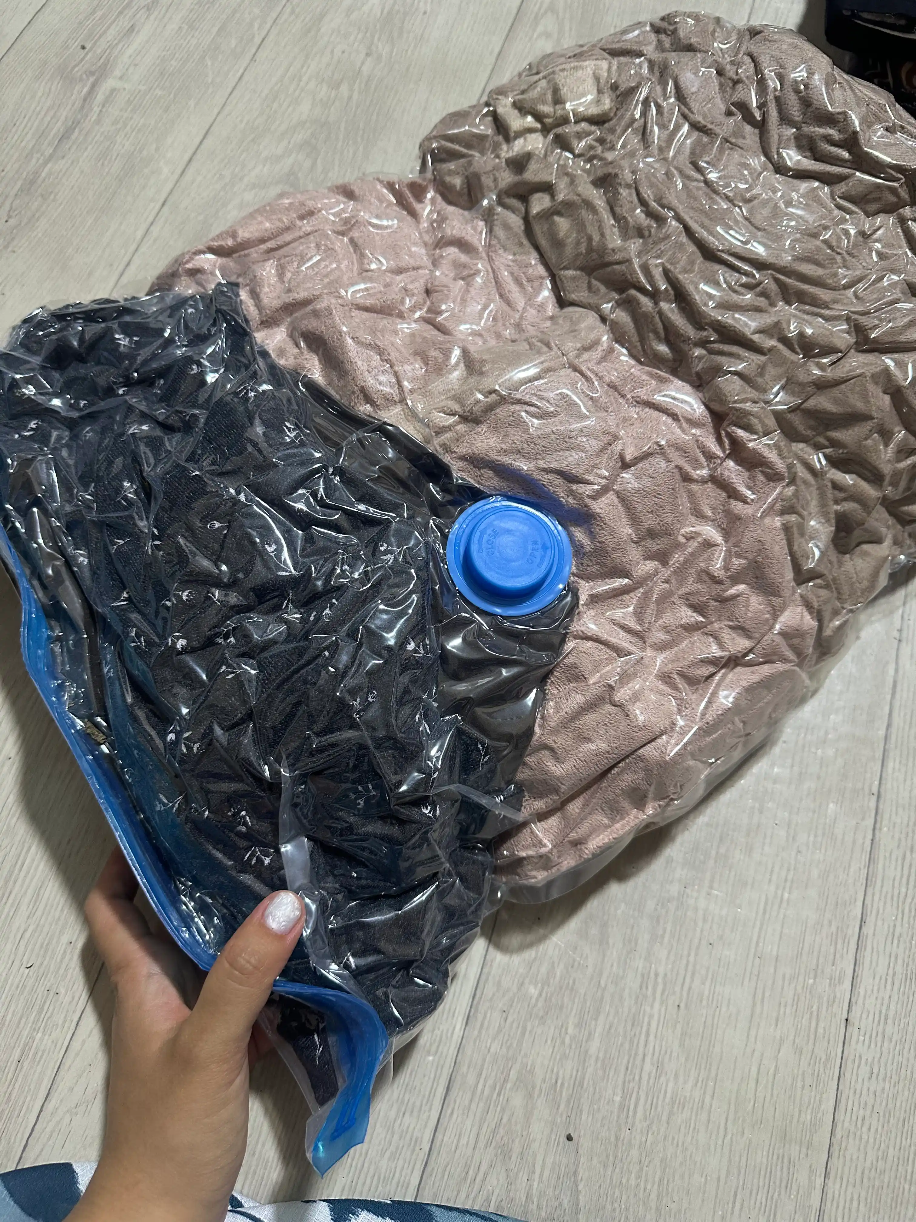 Kiyim va narsalarni saqlash uchun vakuumli paketlar