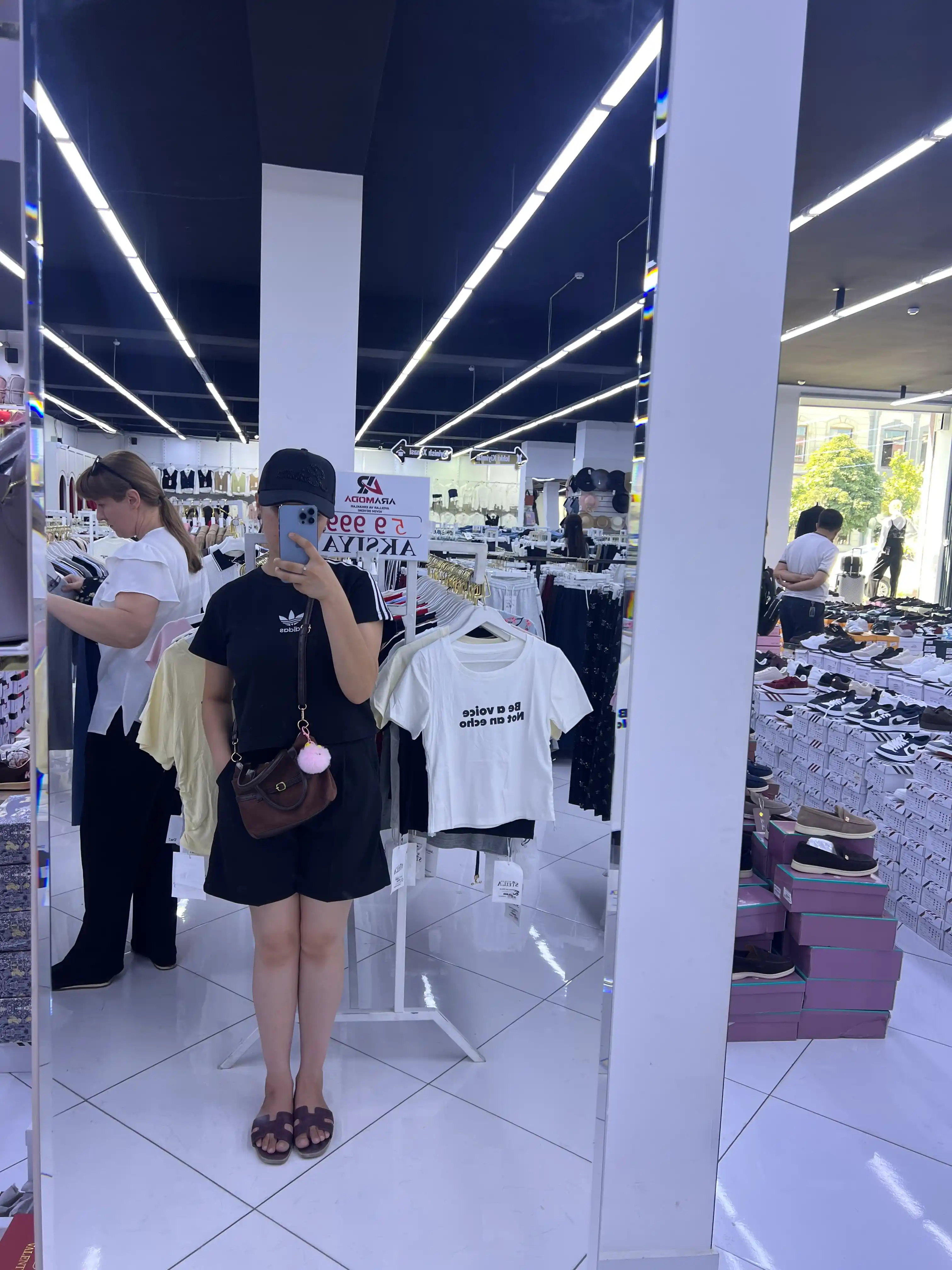 Ayollar uchun bermuda shortiklar, baland bel, erkin fason, yozgi