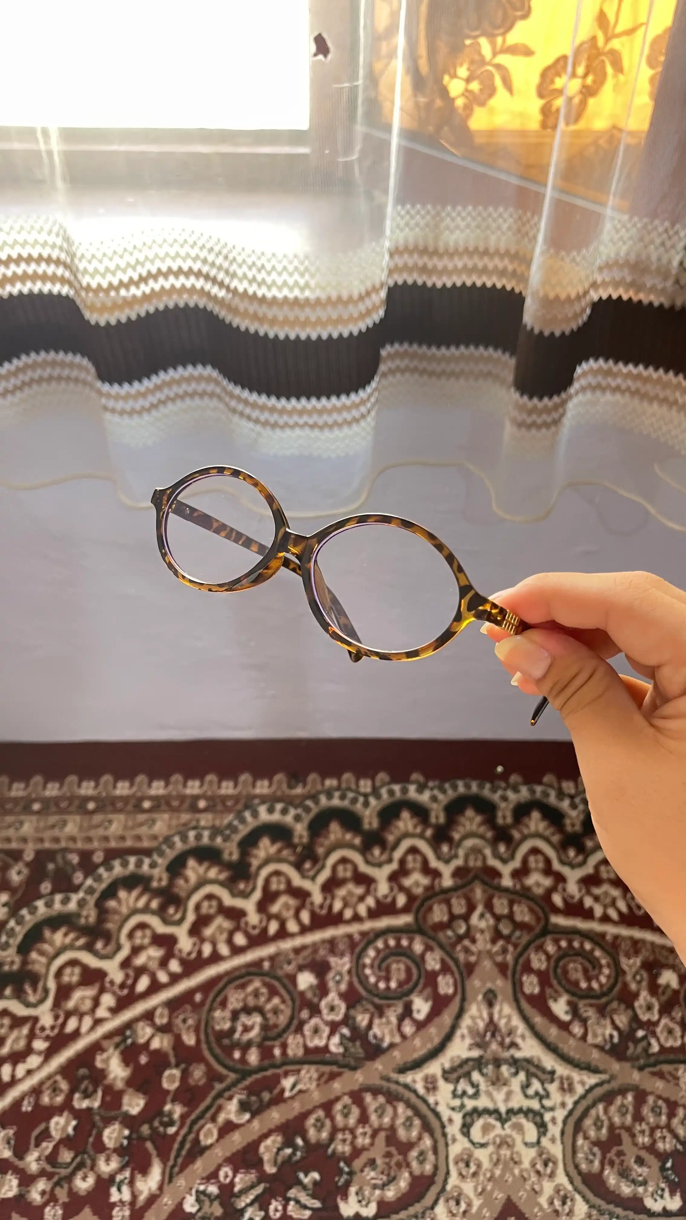 Ayollar uchun "Chic Vision" - moviy nurdan himoyalovchi zamonaviy ko‘zoynak, nafis dizayn