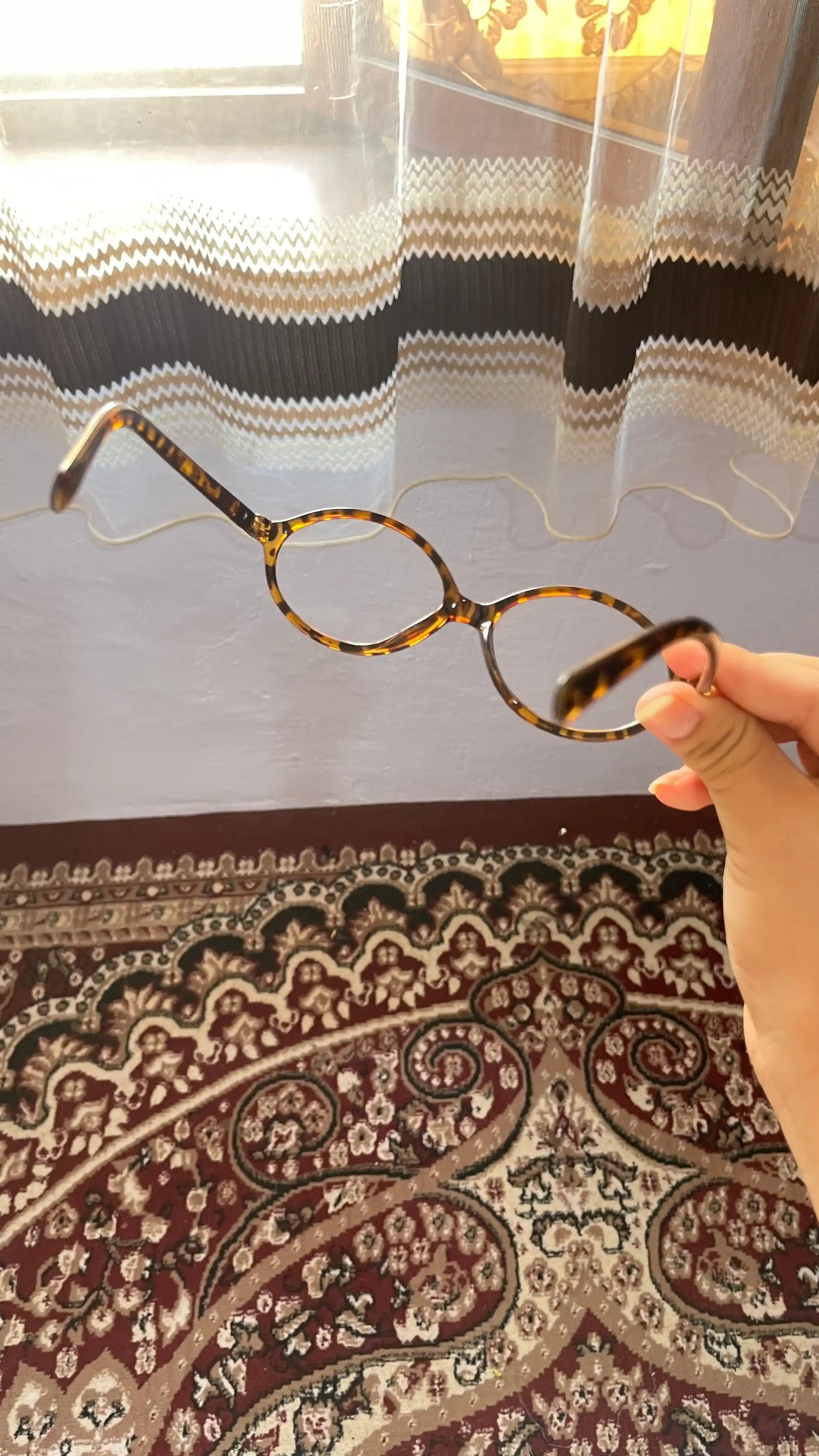 Ayollar uchun "Chic Vision" - moviy nurdan himoyalovchi zamonaviy ko‘zoynak, nafis dizayn