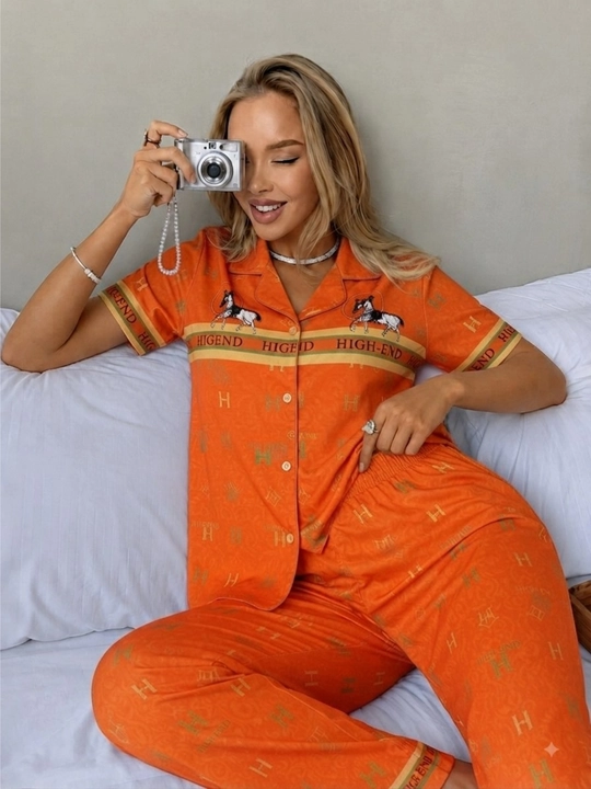Ayollar uchun klassik pijama komplekti — ko‘ylak va uzun shim, 2 talik
