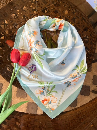 Ayollar bandanasi, ro‘mol yumshoq, yoqimli atlasdan tayyorlangan, Xitoy, o‘lchami 67x67 sm - 