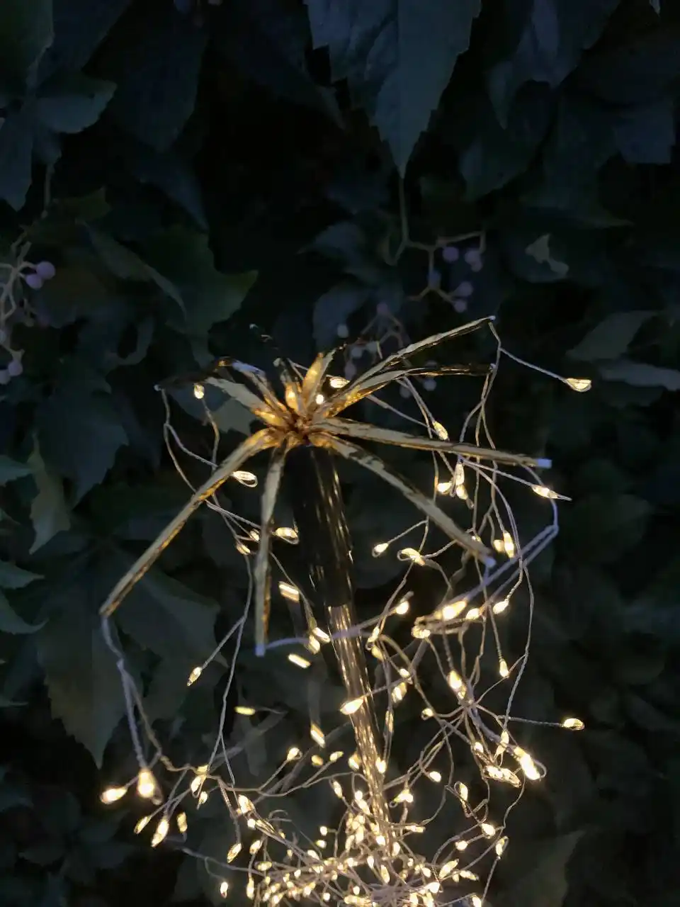 Quyosh batareyasida ishlaydigan Shudring-Yomg‘ir bog‘ chirog‘i, 200 LED, 75 sm, iliq yorug‘lik