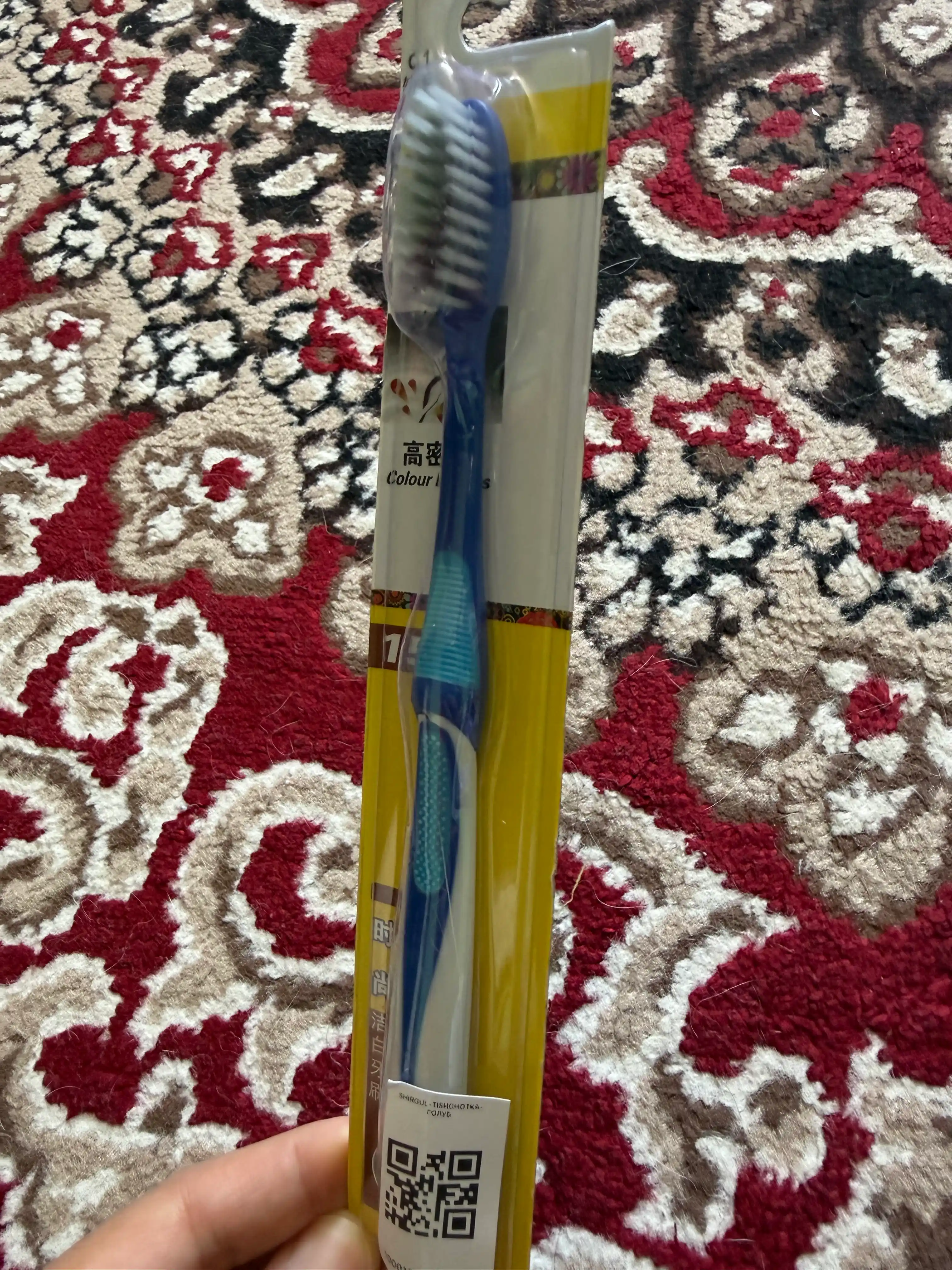 0,01 mm qalinlikdagi juda yupqa tukli yumshoq tish cho'tkasi, qopqoqli, 1 dona