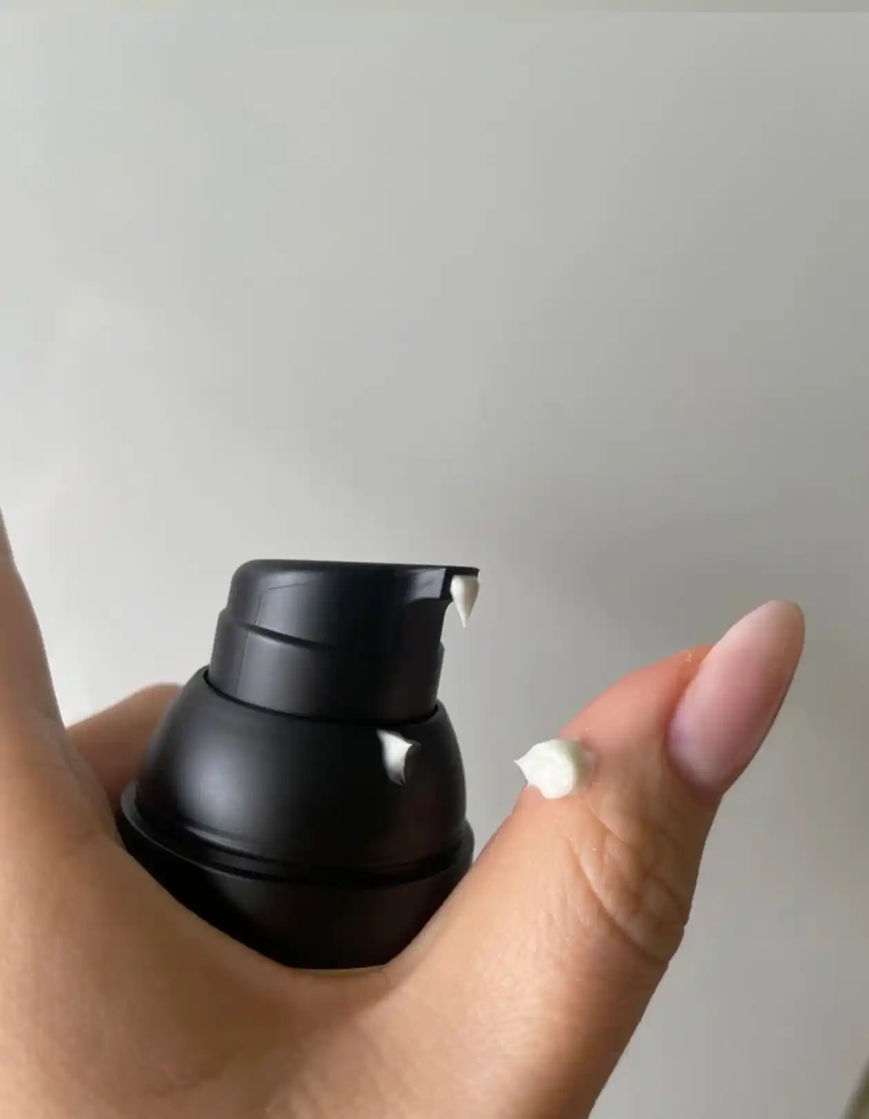 Ko‘z atrofi terisi uchun oziqlantiruvchi krem Laboratorium, 30 ml