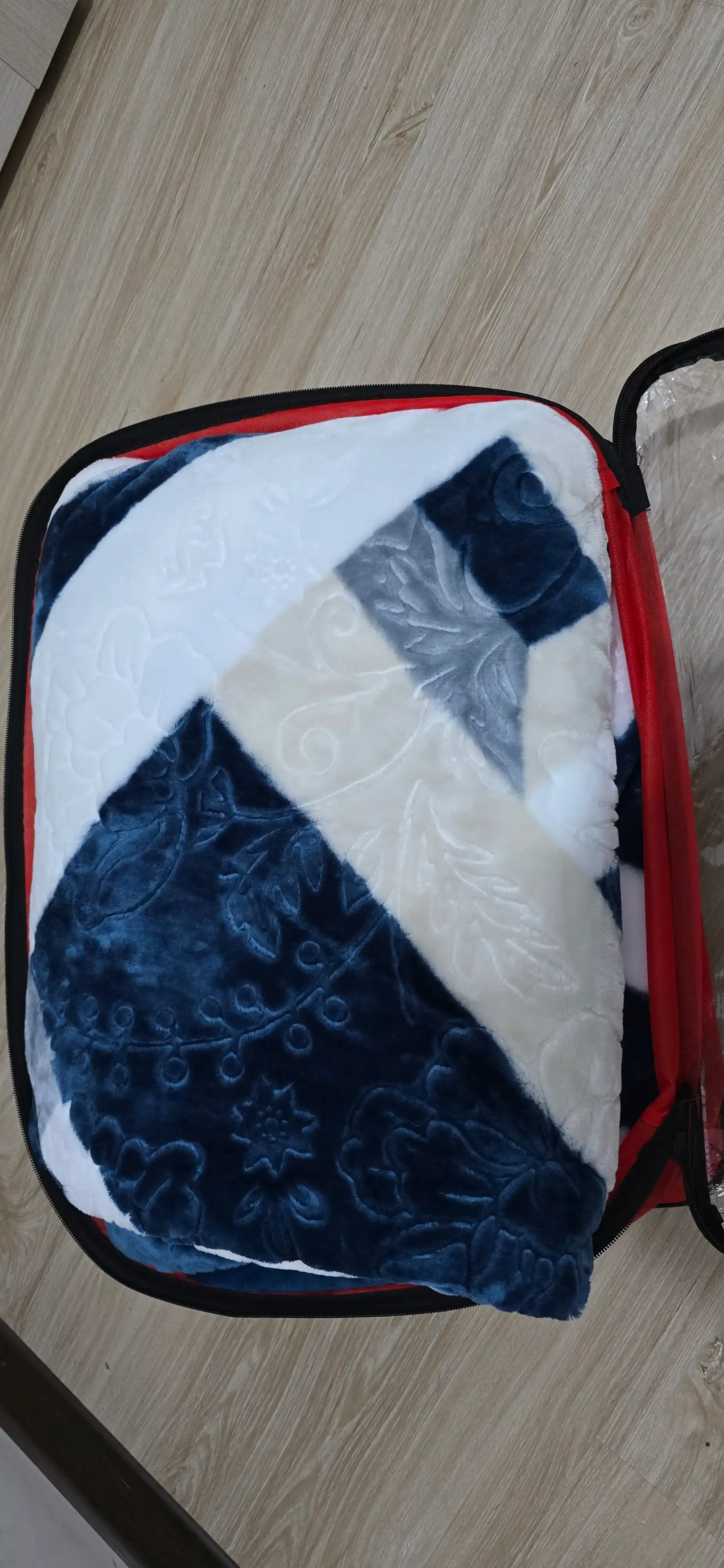 Bir kishilik, ikki qavatli qalin adyol, razmer 160 smga 210 sm
