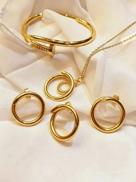 Комплект украшений из четырех предметов, в стиле Cartier колье, браслет, серьги и кольцо