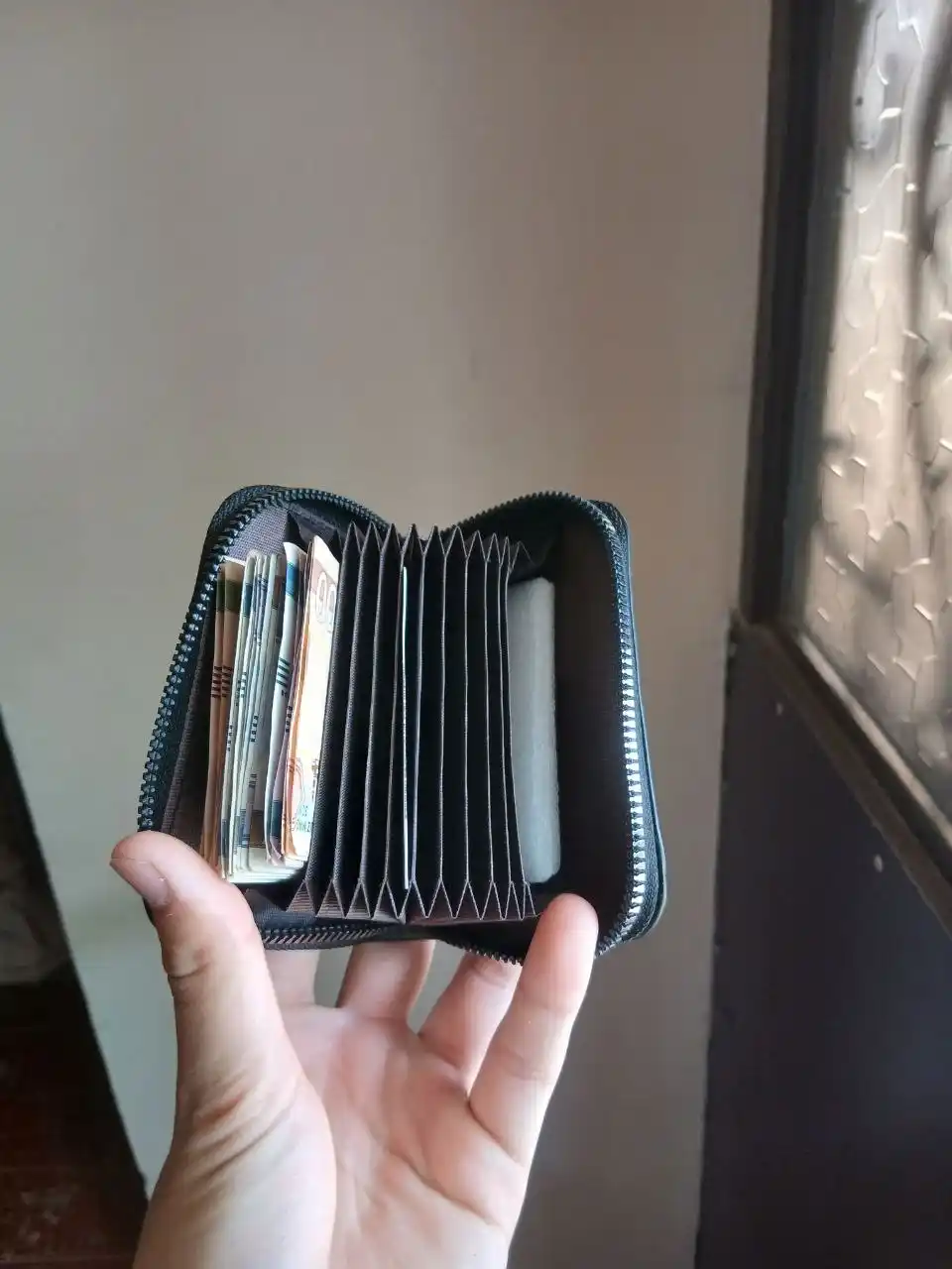 Hamyon, karta saqlagich, O‘lchami 11 sm x 8 sm