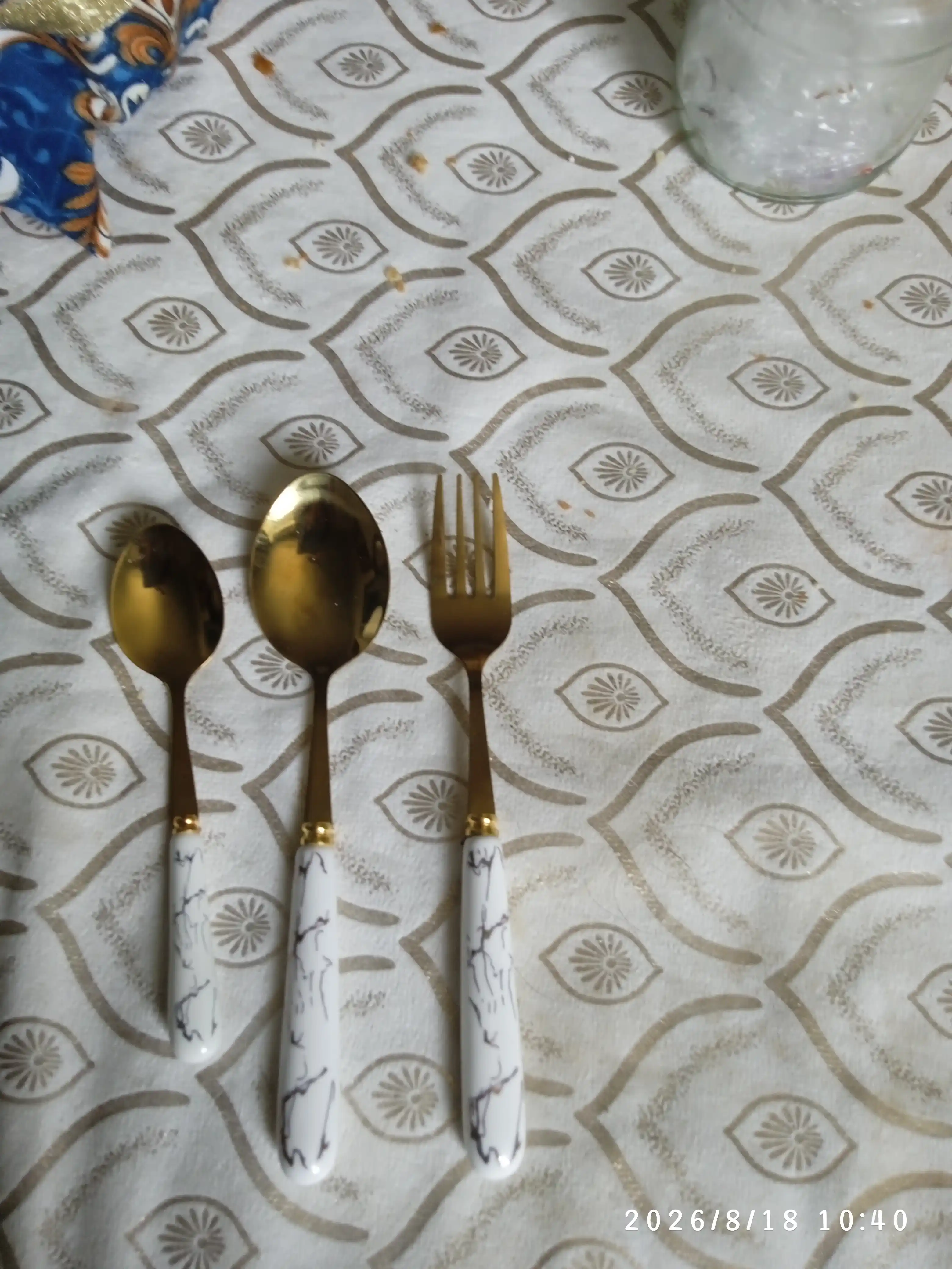 Oshxona anjomlari to'plami, 2 ta qoshiq va 1 ta vilka