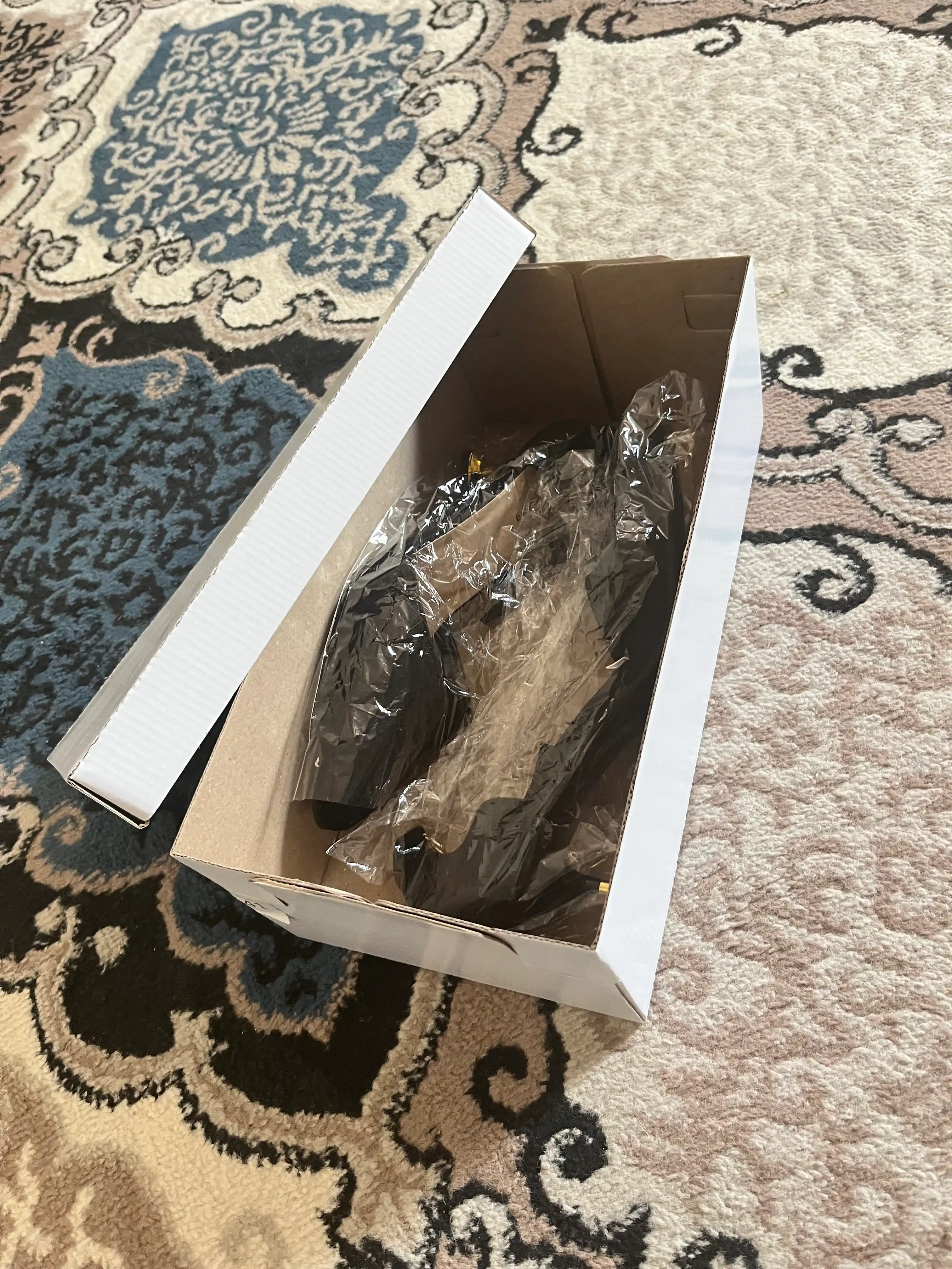 Tufli, zamshli tufli. Nafis uslubdagi ayollar poyabzali, poshnali tufli, 36-40 o'lcham
