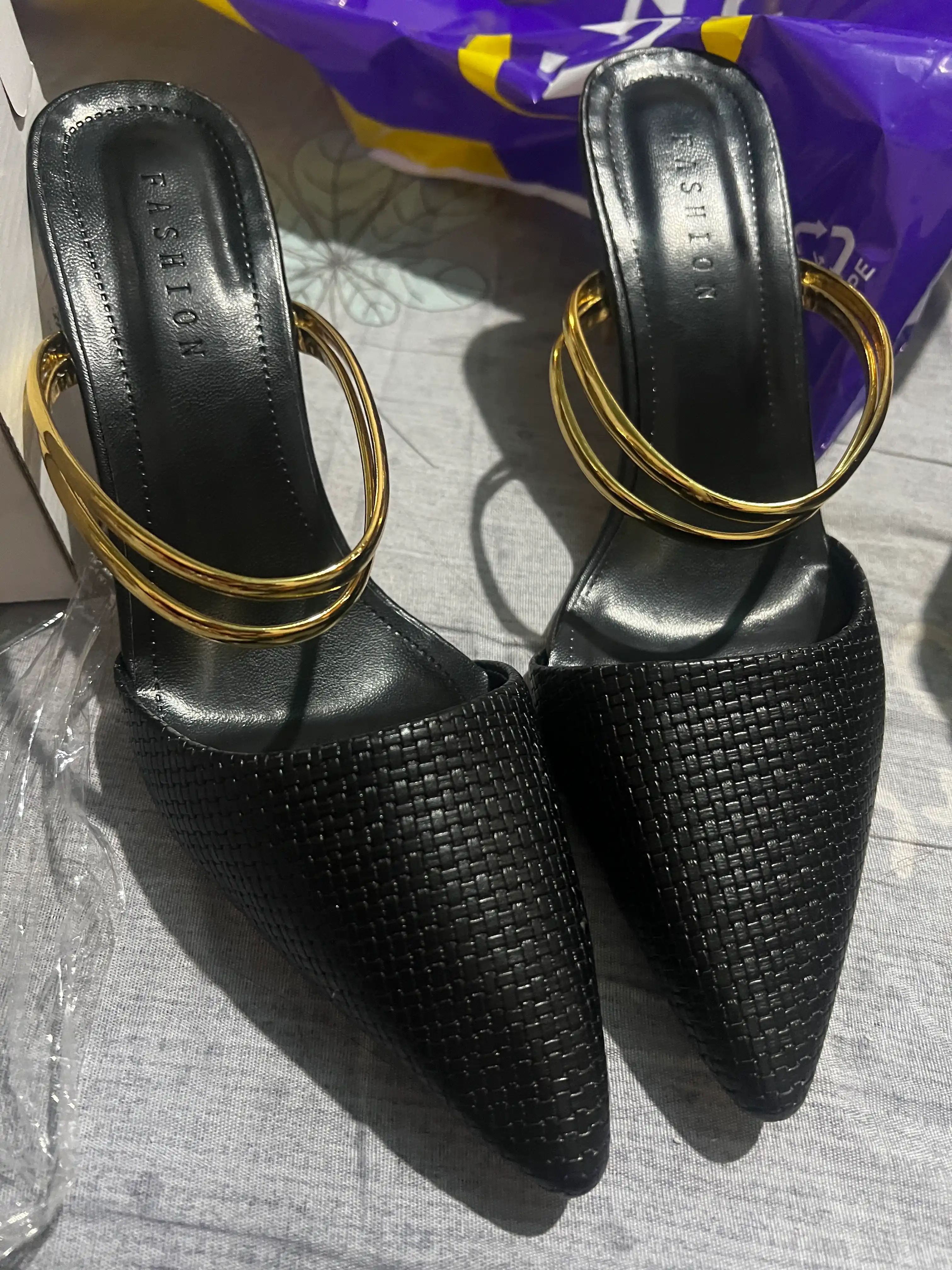 Ayollar oyoq kiyimi, ayollar yozgi oyoq kiyimi, ayollar shippaklari, ayollar sandallari (36–40 o‘lchamlar)
