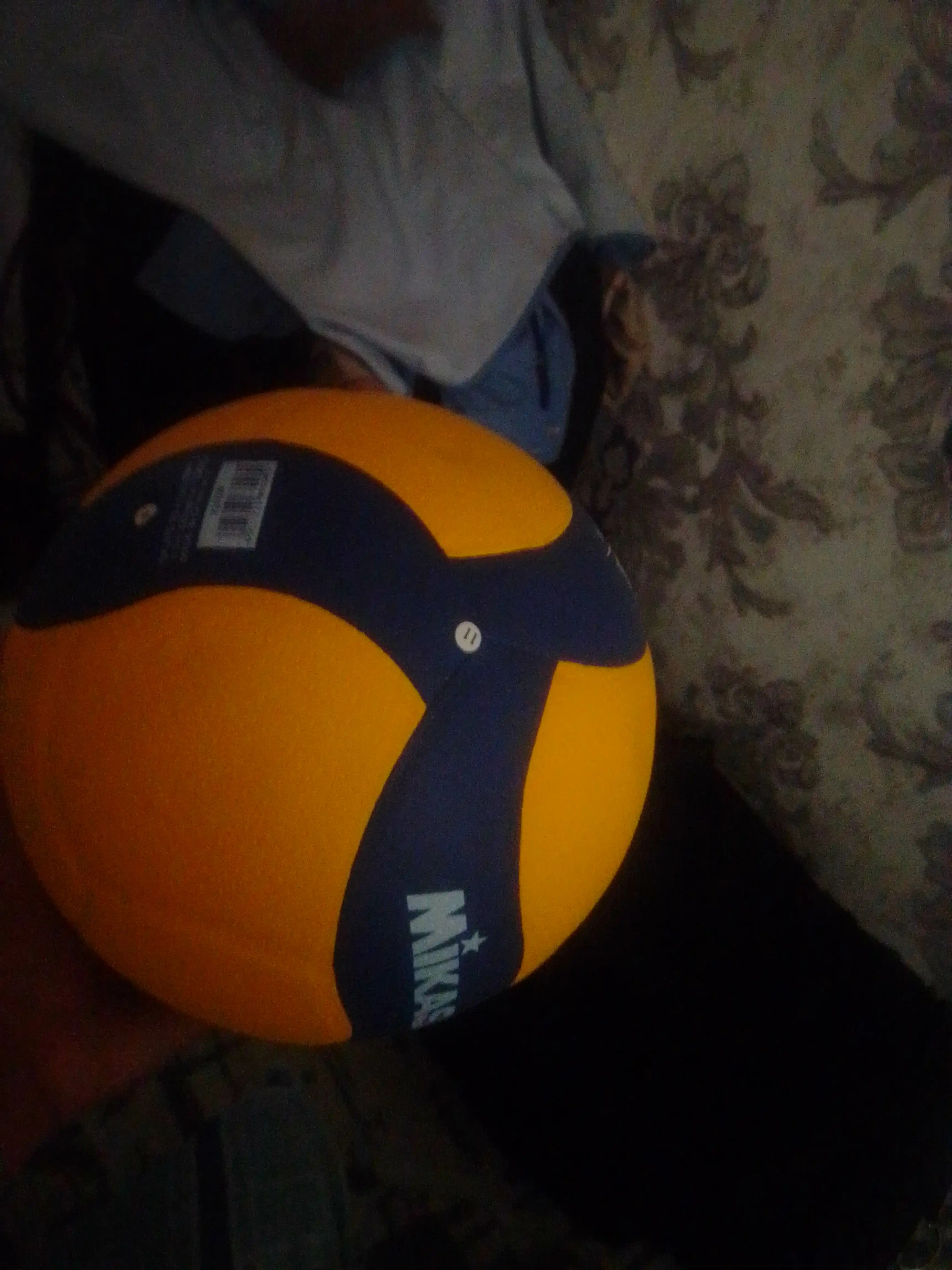MIKASA V200W voleybol topi – professional darajadagi standart o‘lcham va yuqori sifat