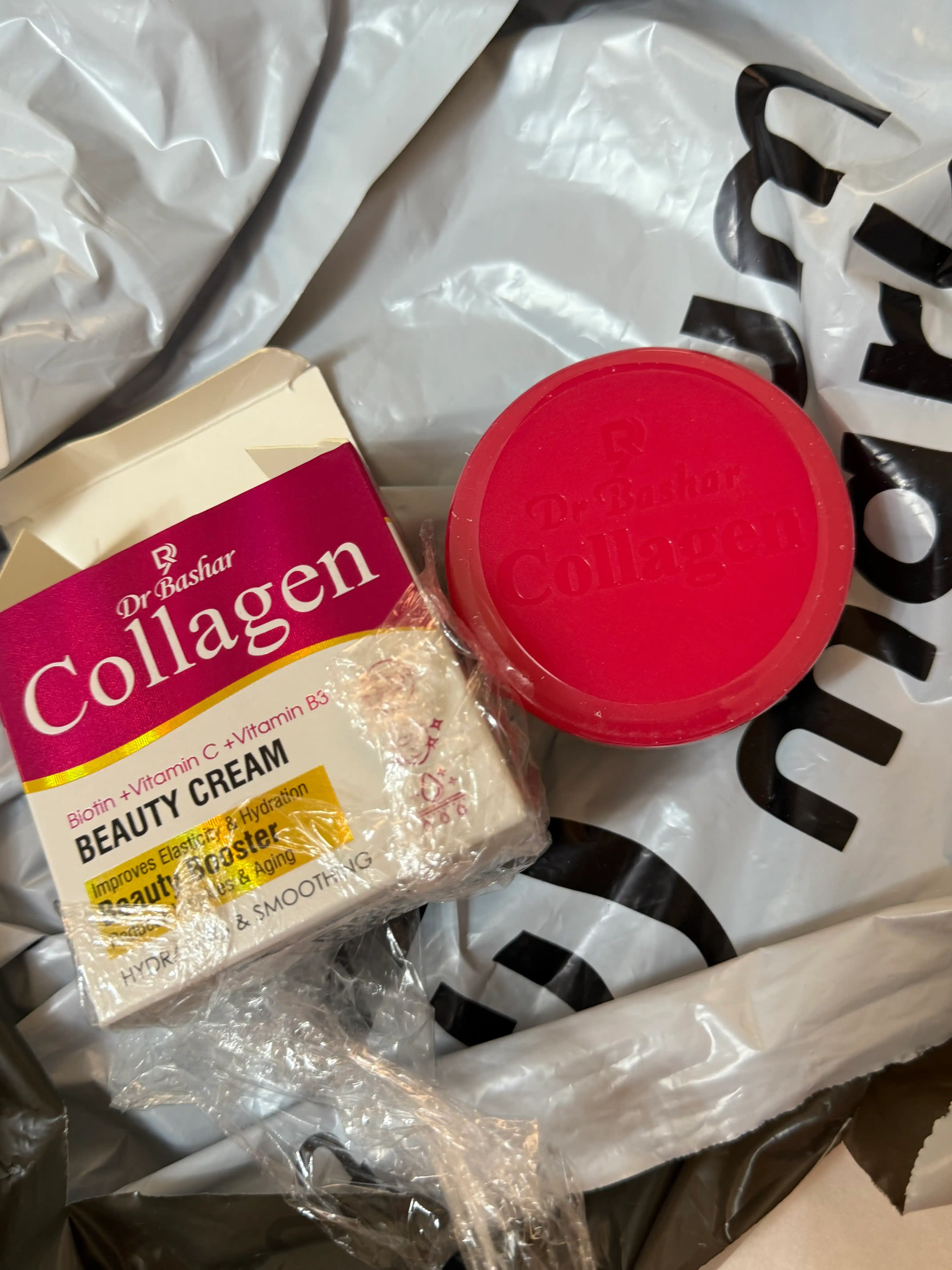 Yuz terisini namlantiradigan yoshartiradigan oqartiradigan Collagen kremi