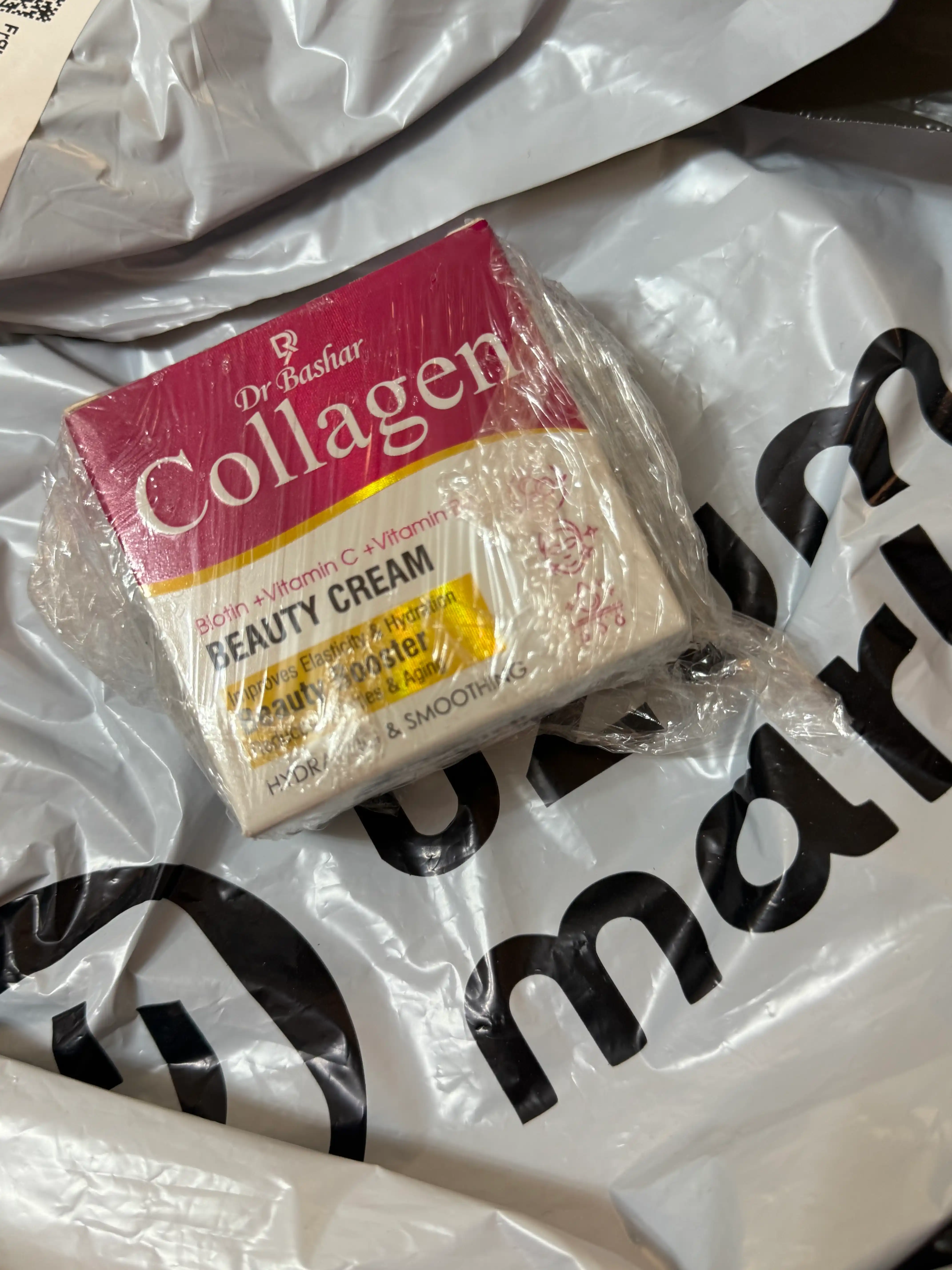 Yuz terisini namlantiradigan yoshartiradigan oqartiradigan Collagen kremi
