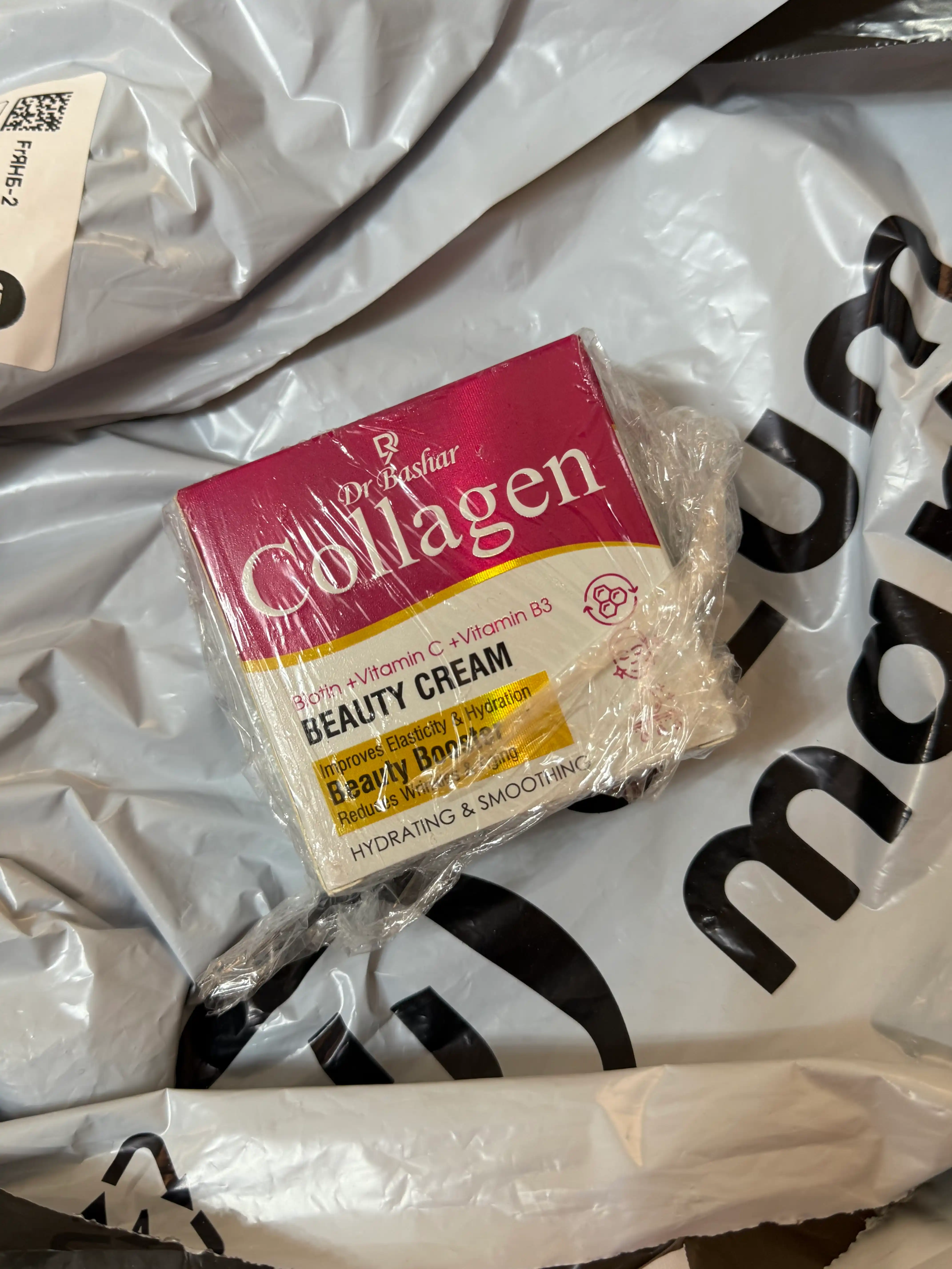 Yuz terisini namlantiradigan yoshartiradigan oqartiradigan Collagen kremi