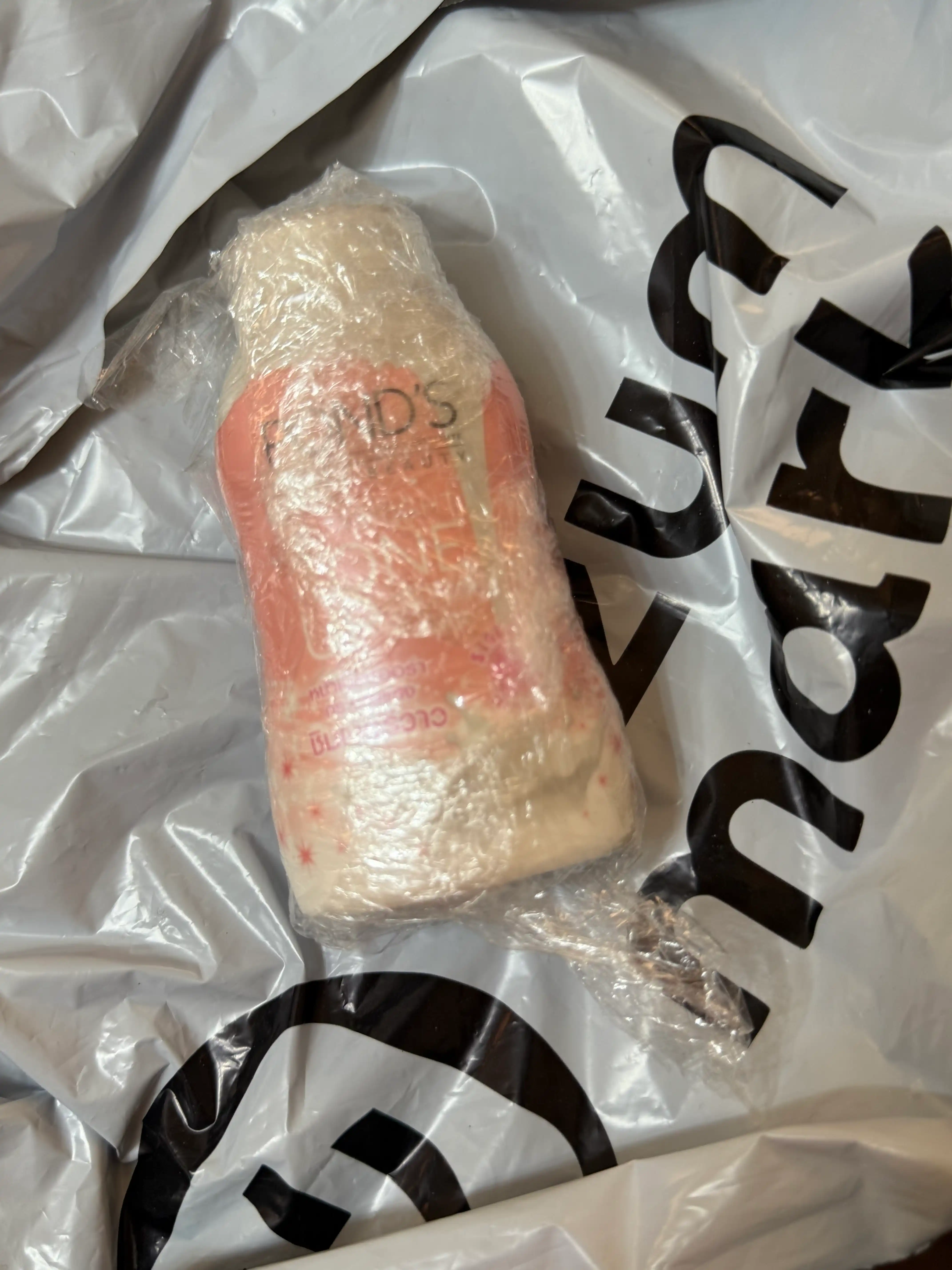 Yuz terisini namlantiradigan yoshartiradigan oqartiradigan Collagen kremi